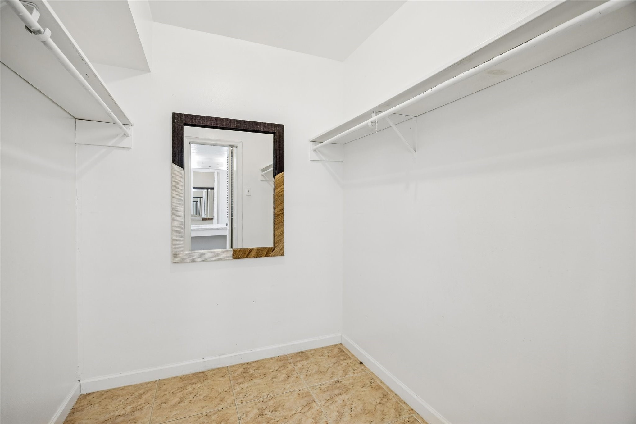 7600 Burgoyne Road #143 - 物件實景