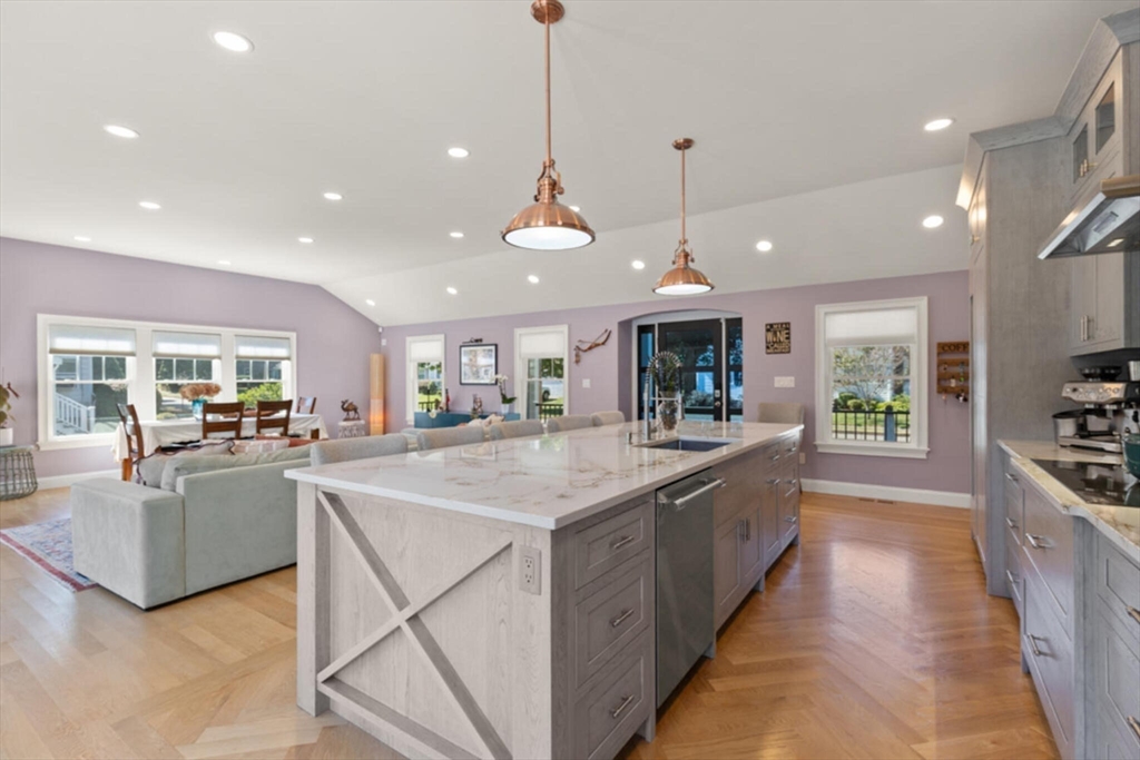 Braintree, Massachusetts, 02184, United States, 3 Bedrooms Bedrooms, ,5 BathroomsBathrooms,Residential,For Sale,1940889