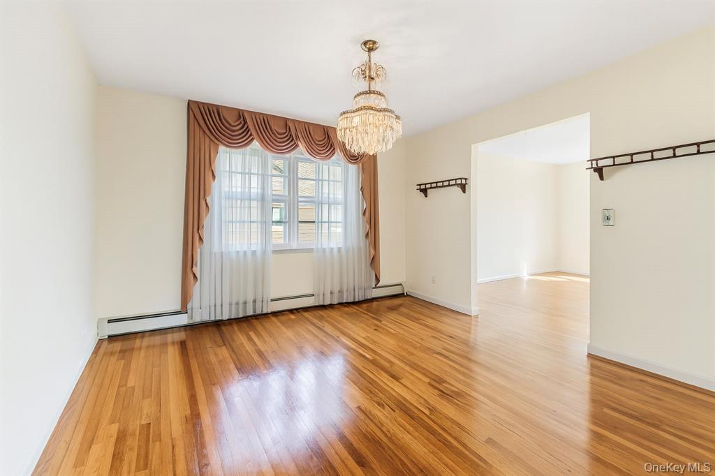 Yonkers, New York, 10703, United States, 6 Bedrooms Bedrooms, ,2 BathroomsBathrooms,Residential,For Sale,1984096