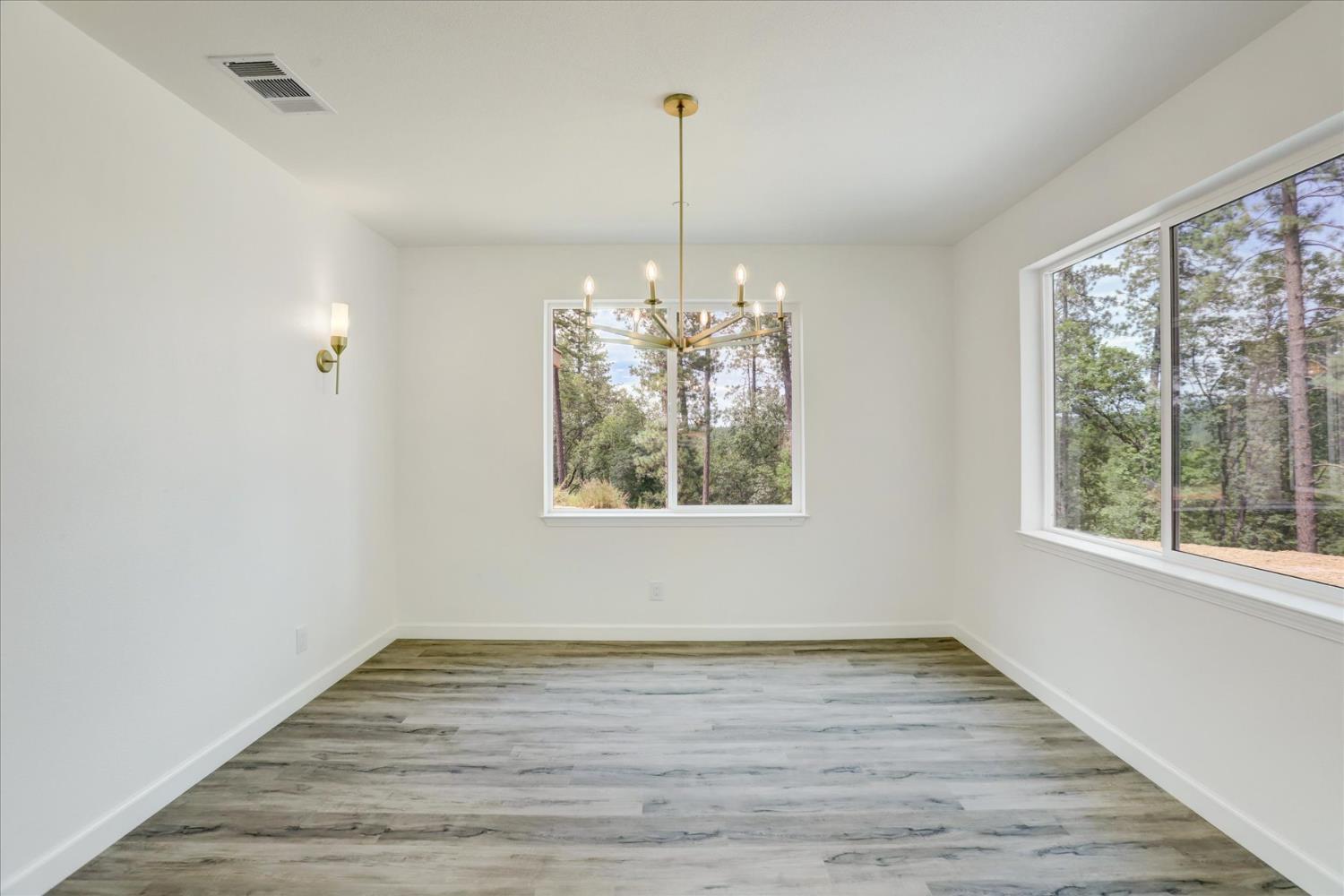 Grass Valley, California, 95949, United States, 4 Bedrooms Bedrooms, ,3 BathroomsBathrooms,Residential,For Sale,1905490