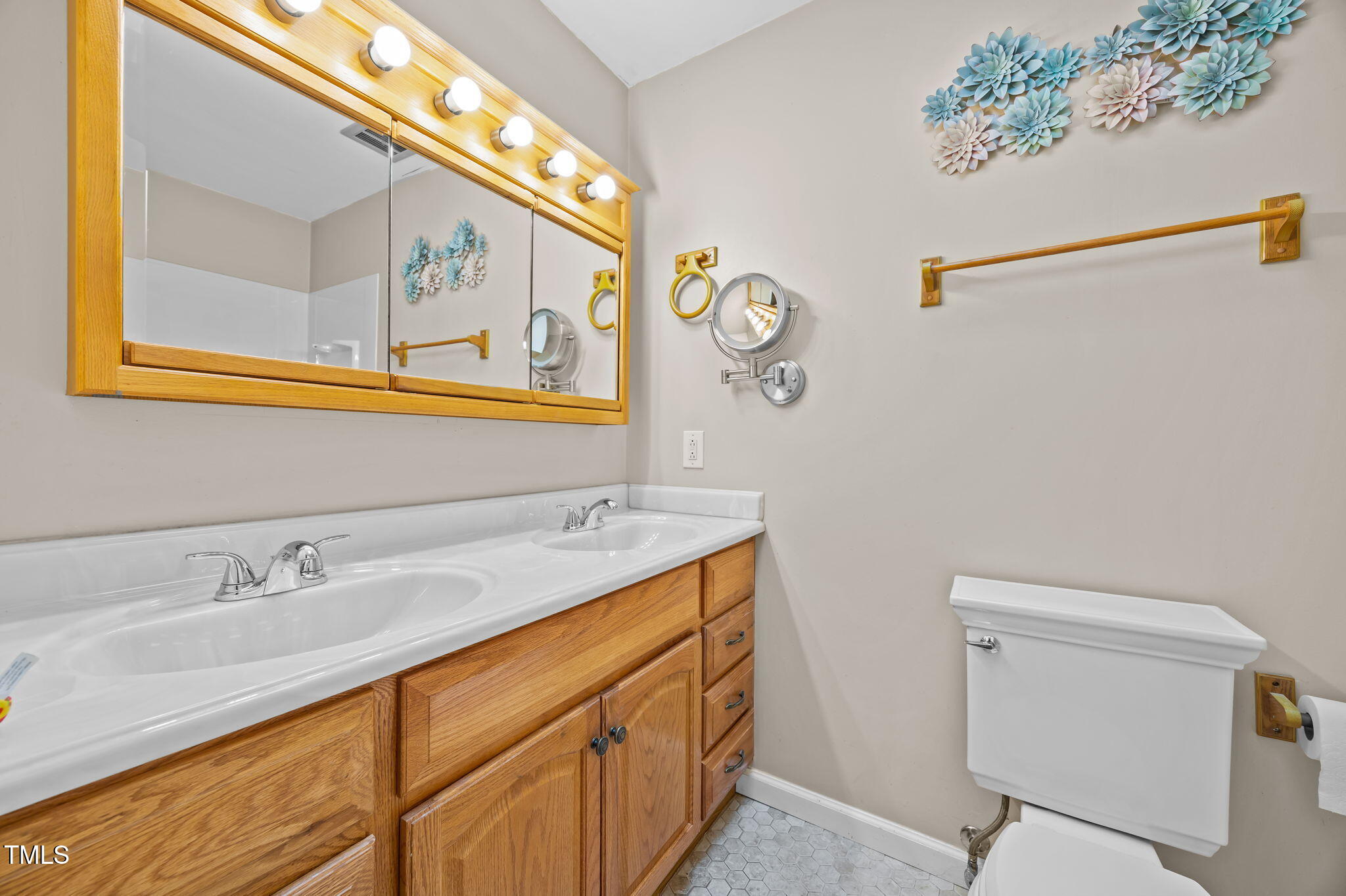 Raleigh, North Carolina, 27609, United States, 3 Bedrooms Bedrooms, ,2 BathroomsBathrooms,Residential,For Sale,1911441