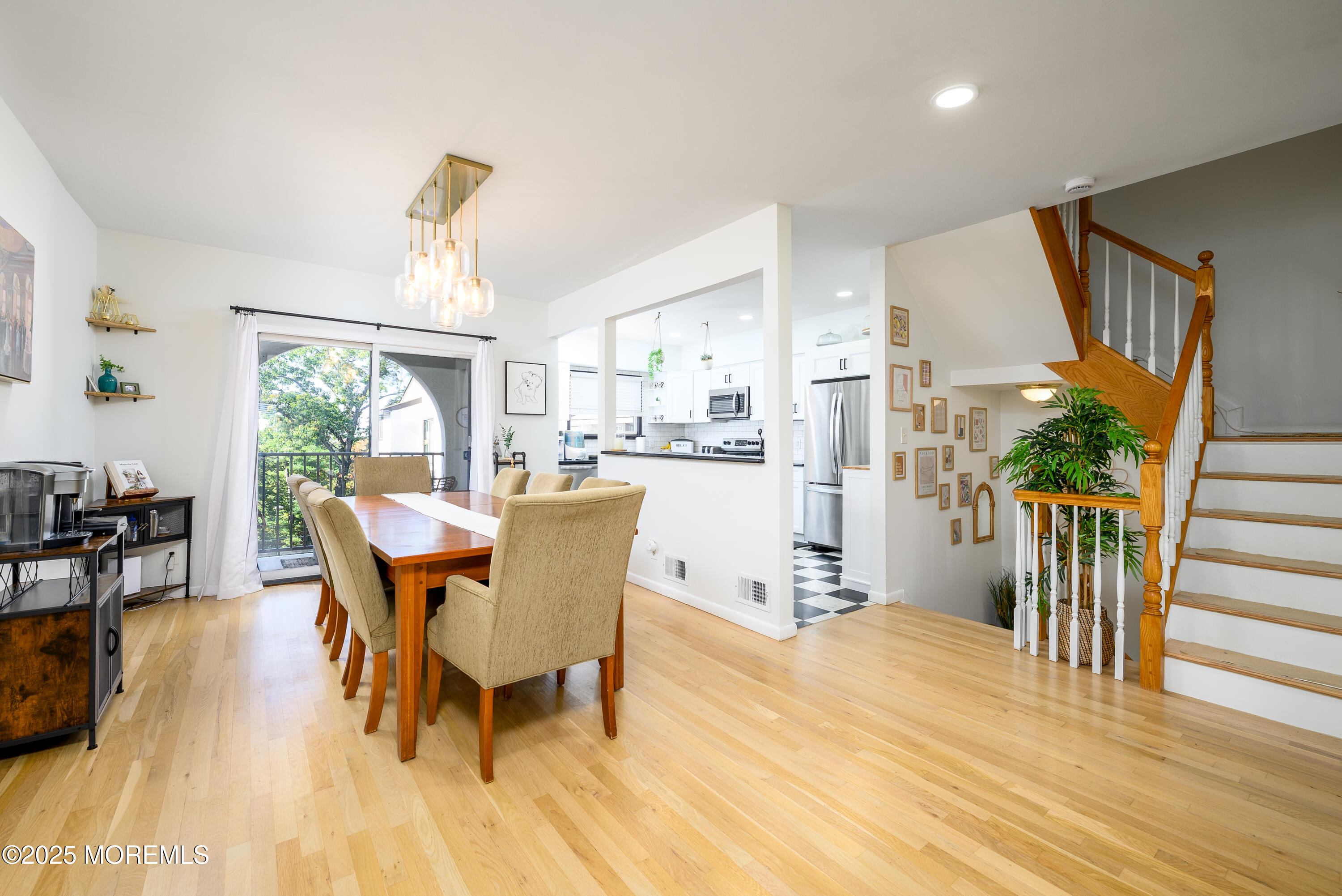 Red Bank, New Jersey, 07701, United States, 2 Bedrooms Bedrooms, ,3 BathroomsBathrooms,Residential,For Sale,1970602