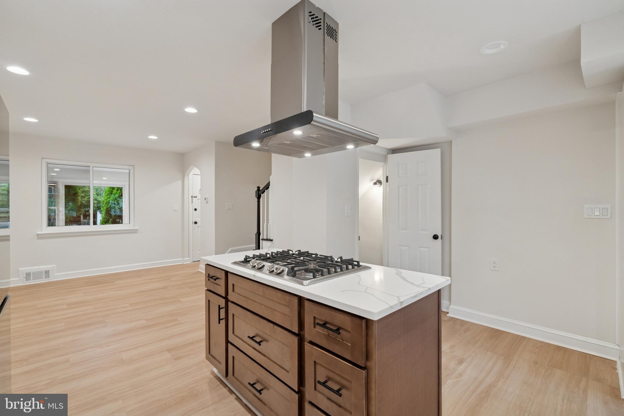 Alexandria, Virginia, 22305, United States, 2 Bedrooms Bedrooms, ,2 BathroomsBathrooms,Residential,For Sale,1944673