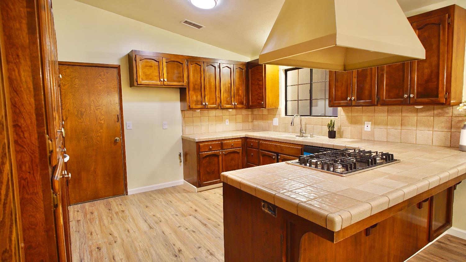 Fresno, California, 93722, United States, 4 Bedrooms Bedrooms, ,2 BathroomsBathrooms,Residential,For Sale,1943321