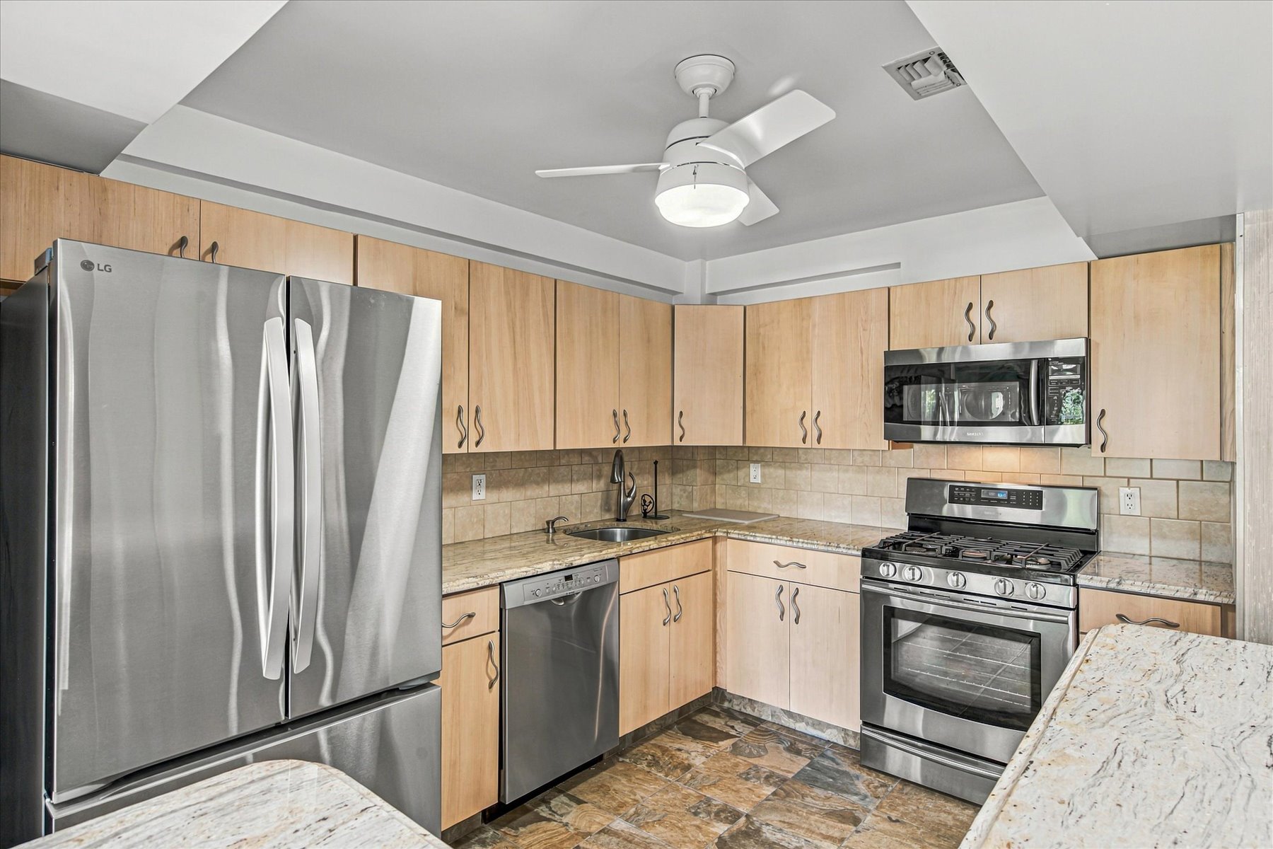  1301 Michael Court #1624, Bayside, NY, 11360 - 物件實景