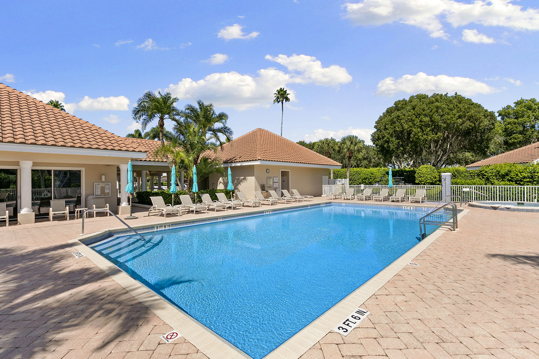  PELICAN BAY - COVINGTON ROW - 物件實景