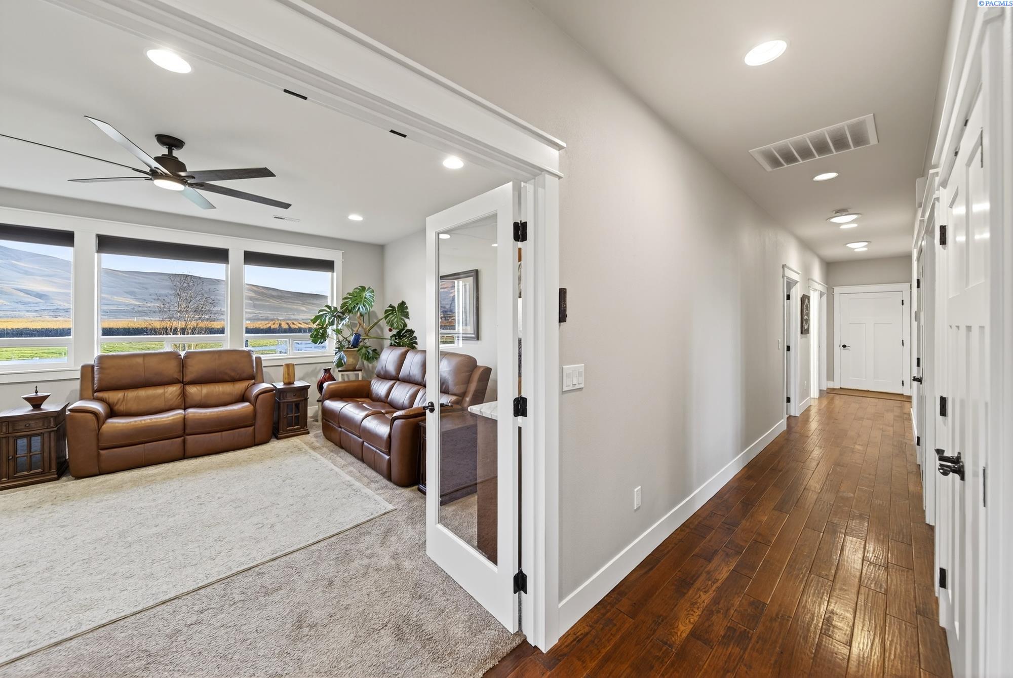 Prosser, Washington, 99350, United States, 3 Bedrooms Bedrooms, ,1 BathroomBathrooms,Residential,For Sale,1998379