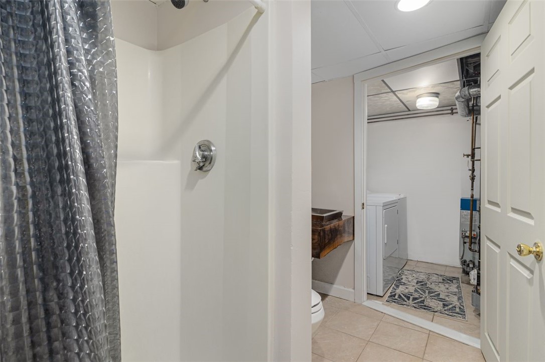 Cranston, Rhode Island, 02921, United States, 3 Bedrooms Bedrooms, ,2 BathroomsBathrooms,Residential,For Sale,1996913