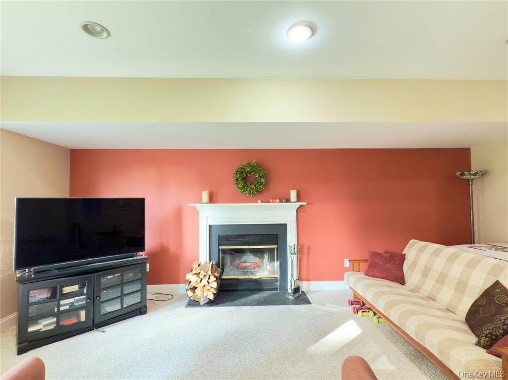 Hyde Park, New York, 12538, United States, 3 Bedrooms Bedrooms, ,4 BathroomsBathrooms,Residential,For Sale,1977599