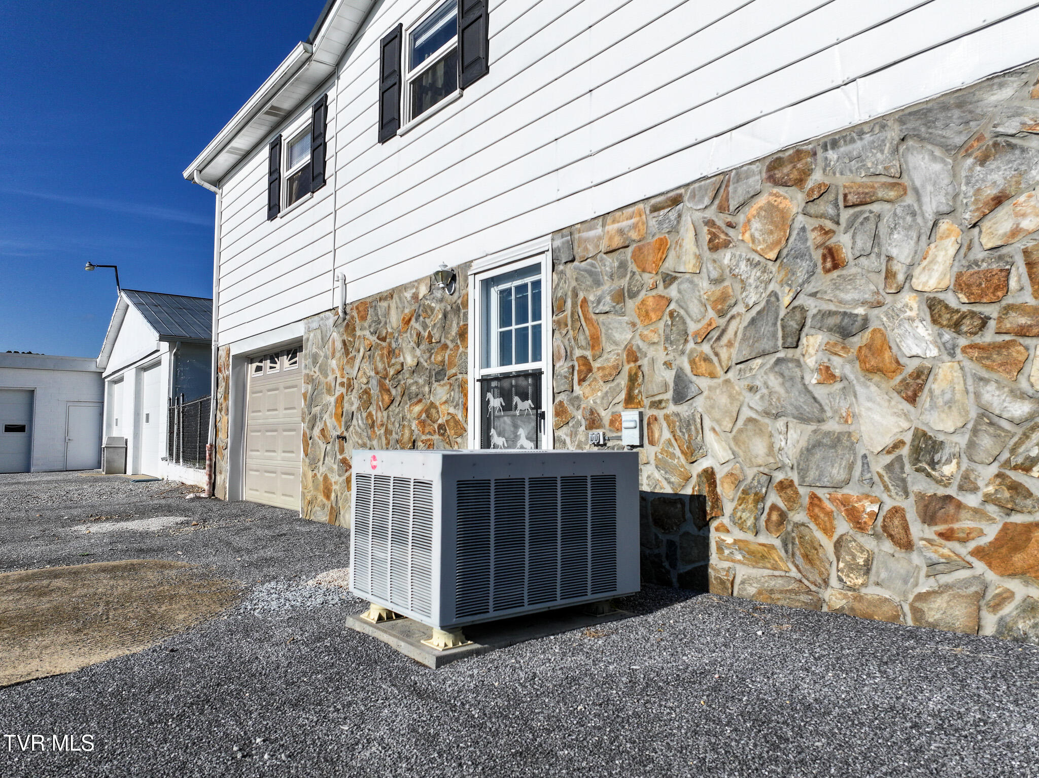 Greeneville, Tennessee, 37743, United States, 3 Bedrooms Bedrooms, ,2 BathroomsBathrooms,Residential,For Sale,1982221