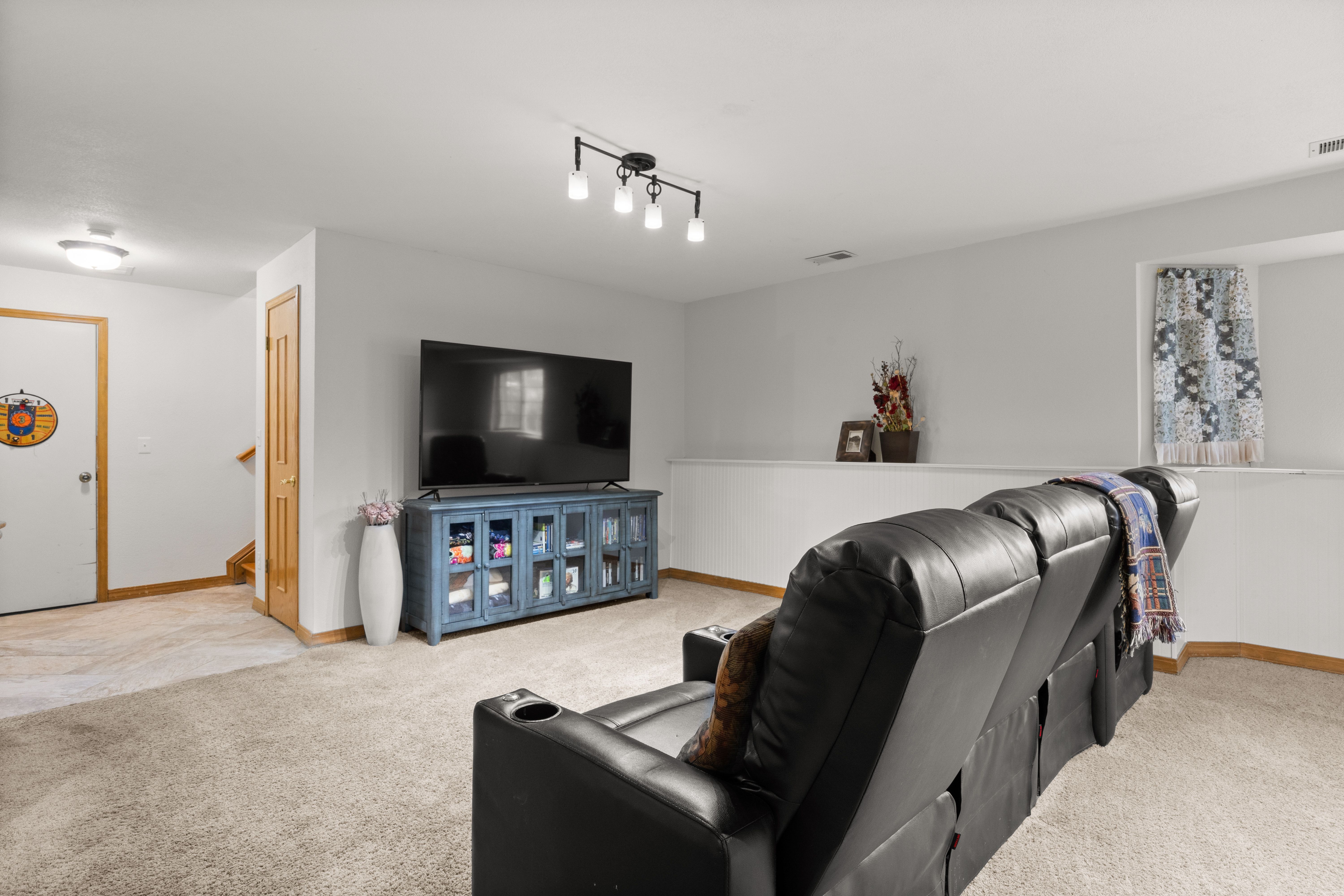  Custom-built home offers a rare combination of character, and privacy - 物件實景