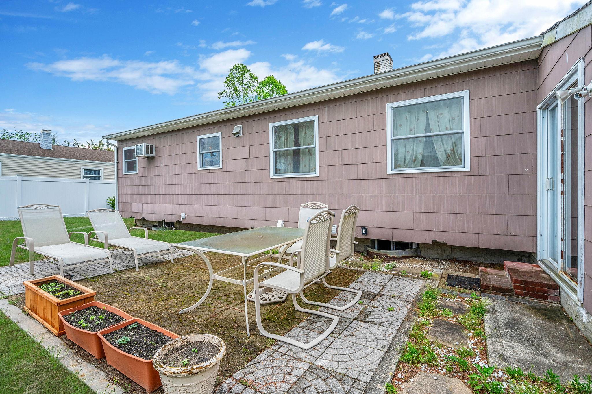 Centereach, New York, 11720, United States, 3 Bedrooms Bedrooms, ,3 BathroomsBathrooms,Residential,For Sale,1821298