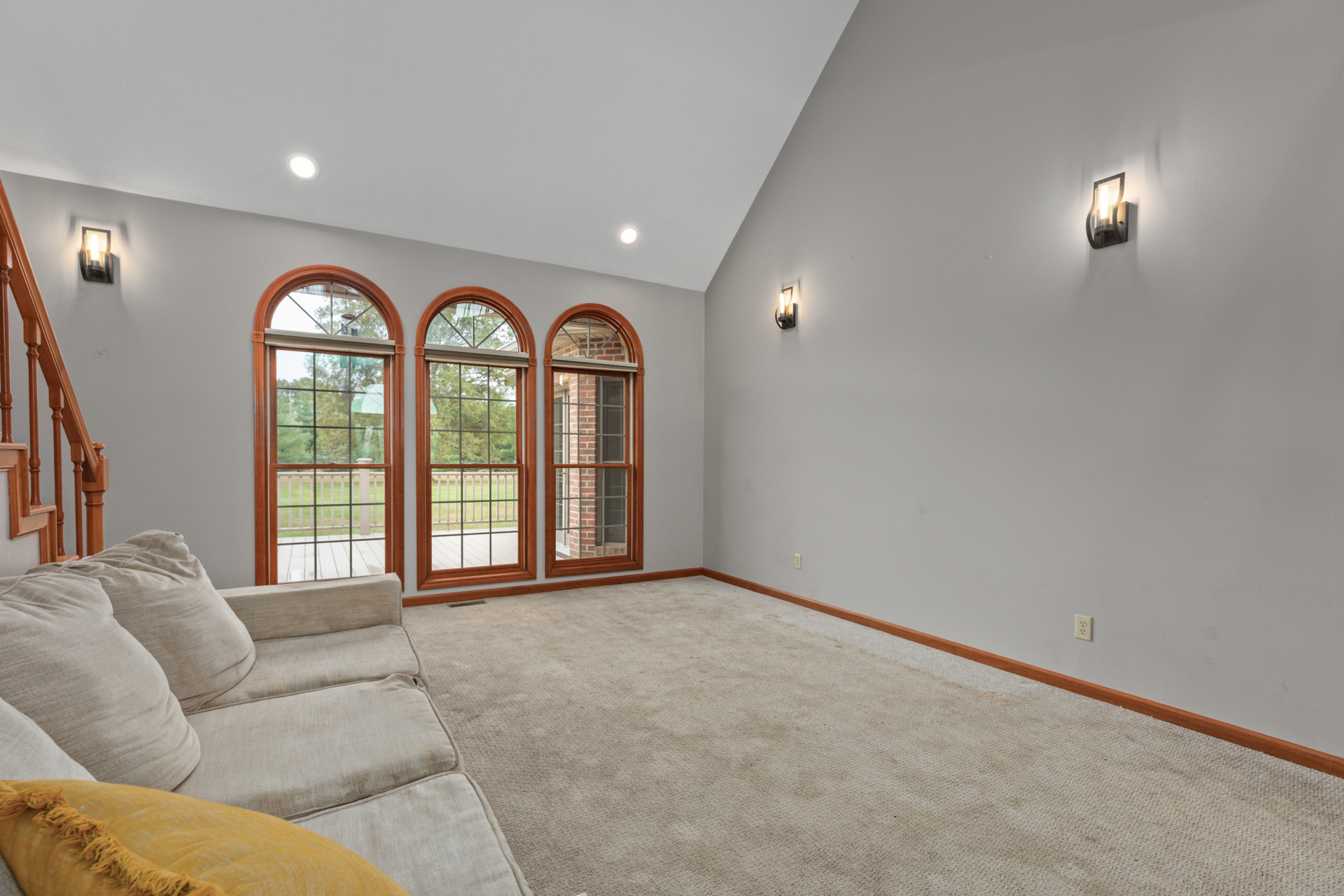 Litchfield, Illinois, 62056, United States, 5 Bedrooms Bedrooms, ,4 BathroomsBathrooms,Residential,For Sale,1986083