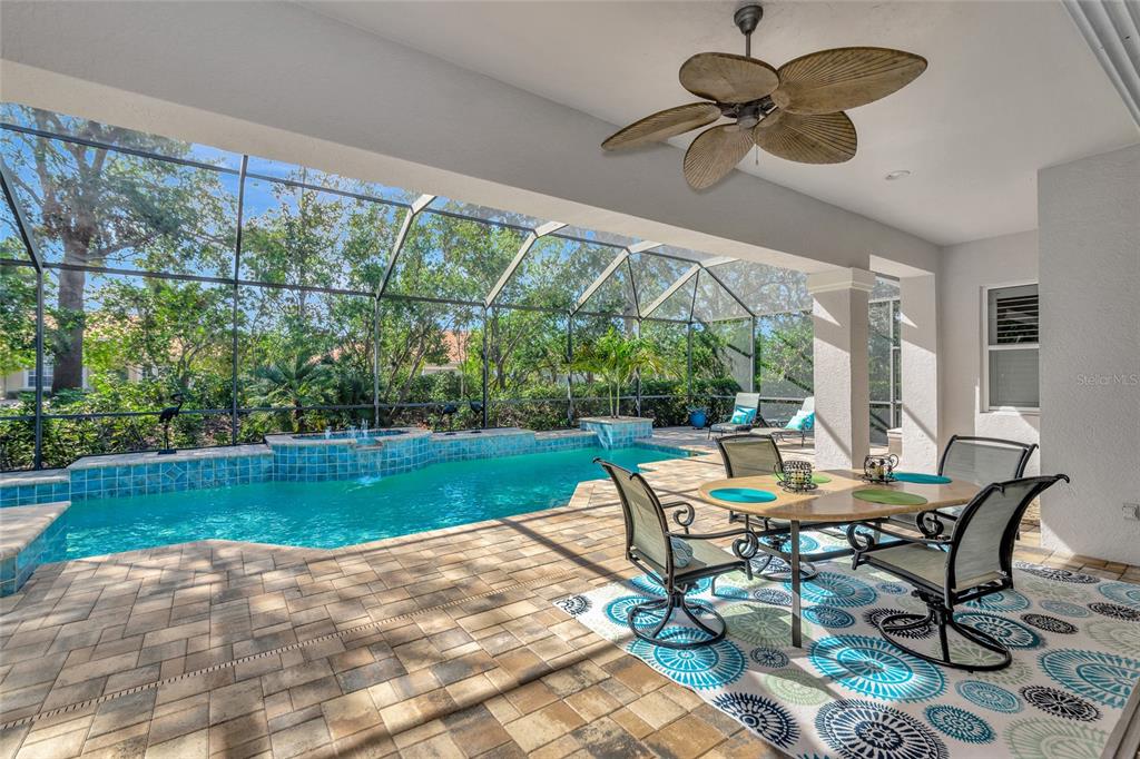 Bradenton, Florida, 34212, United States, 3 Bedrooms Bedrooms, ,3 BathroomsBathrooms,Residential,For Sale,1989547