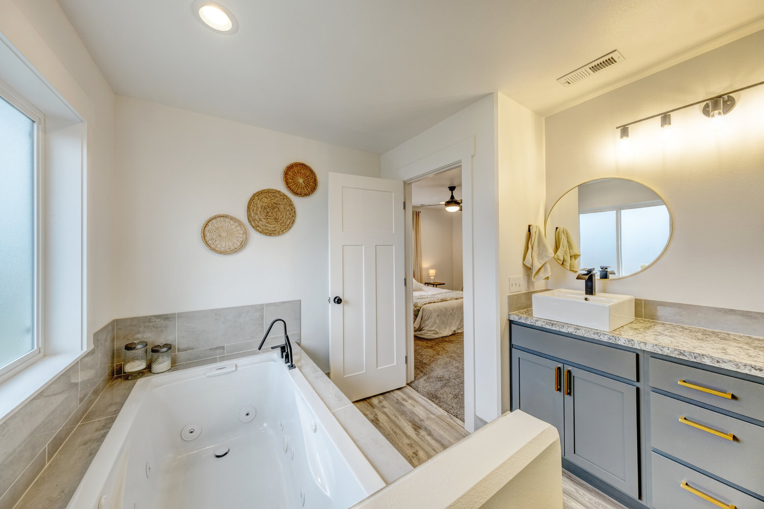 Ranchester, Wyoming, 82839, United States, 4 Bedrooms Bedrooms, ,3 BathroomsBathrooms,Residential,For Sale,1979887