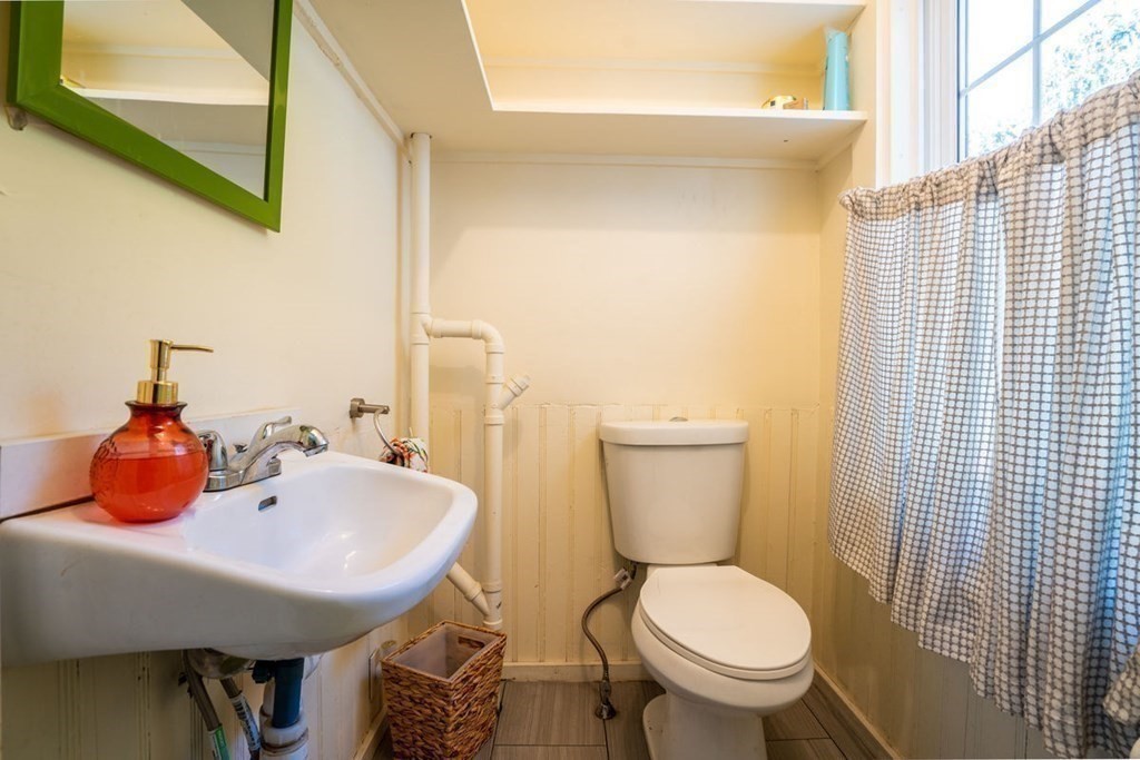 Milton, Massachusetts, 02186, United States, 3 Bedrooms Bedrooms, ,2 BathroomsBathrooms,Residential,For Sale,1921891