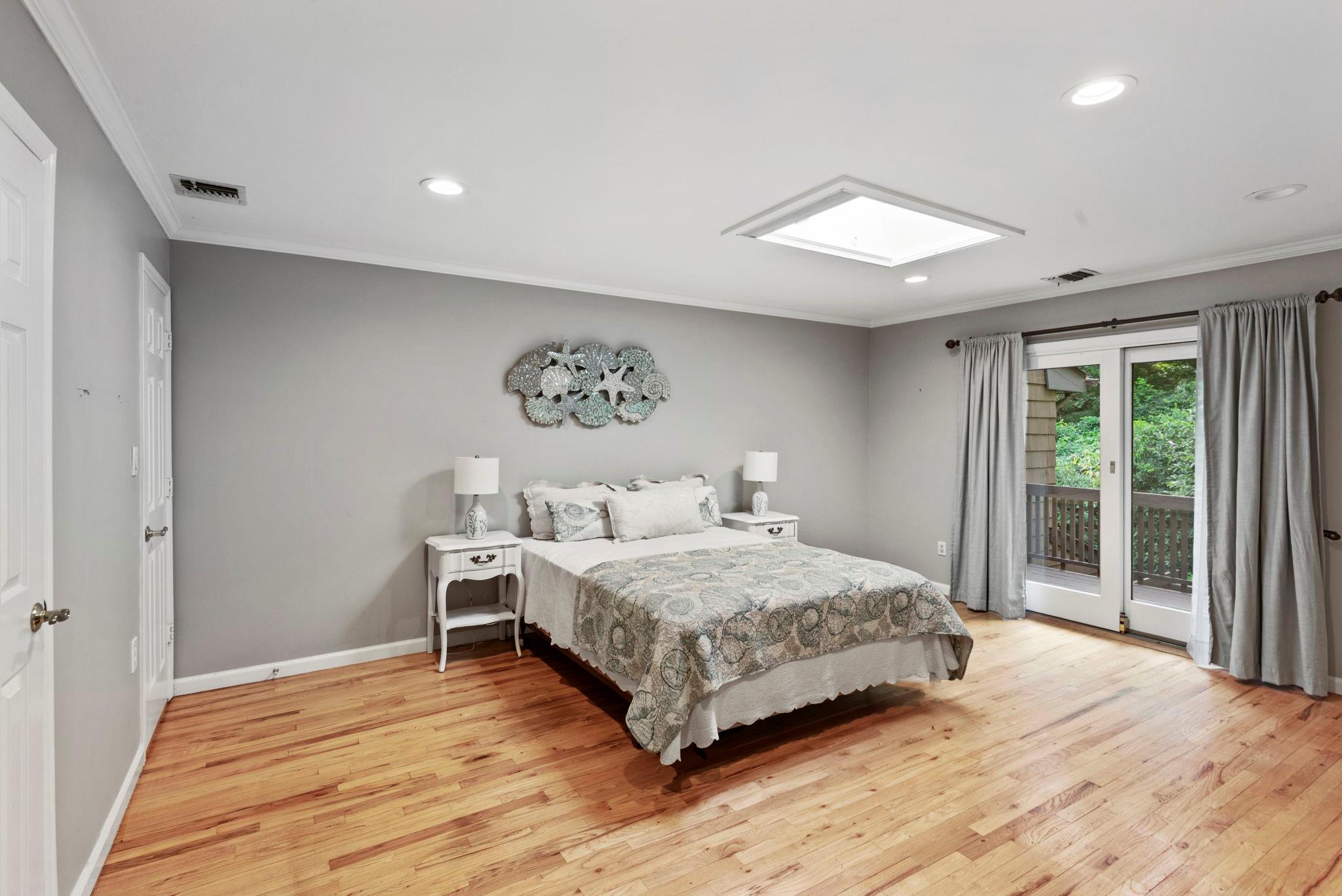 Northport, New York, 11768, United States, 2 Bedrooms Bedrooms, ,3 BathroomsBathrooms,Residential,For Sale,1900876