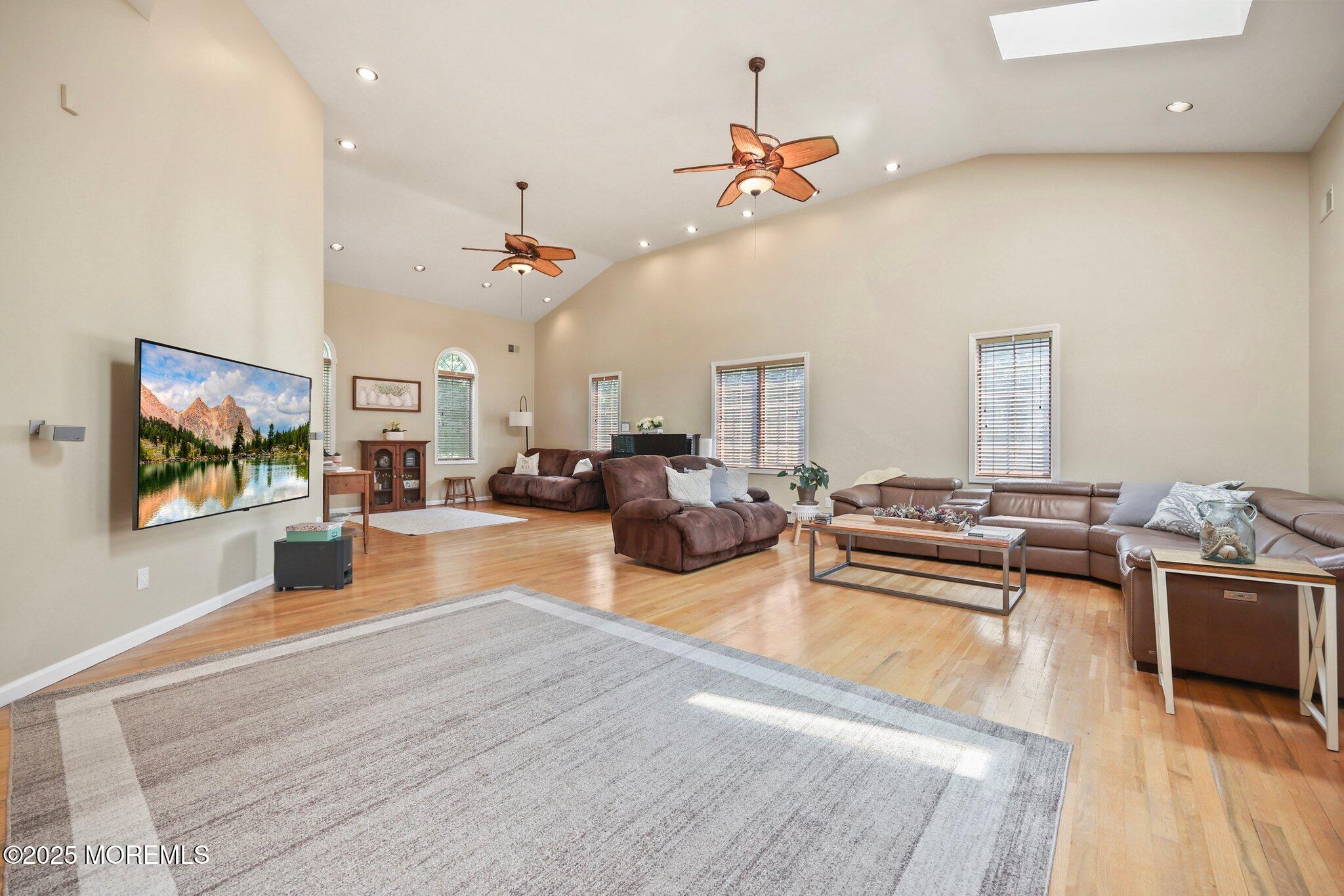 Manalapan, New Jersey, 07726, United States, 5 Bedrooms Bedrooms, ,7 BathroomsBathrooms,Residential,For Sale,1979083