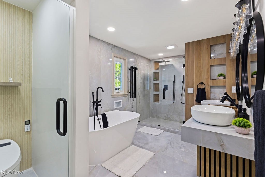 Shaker Heights, Ohio, 44122, United States, 5 Bedrooms Bedrooms, ,5 BathroomsBathrooms,Residential,For Sale,1899466