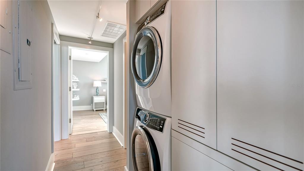 Sarasota, Florida, 34236, United States, 3 Bedrooms Bedrooms, ,4 BathroomsBathrooms,Residential,For Sale,1996968