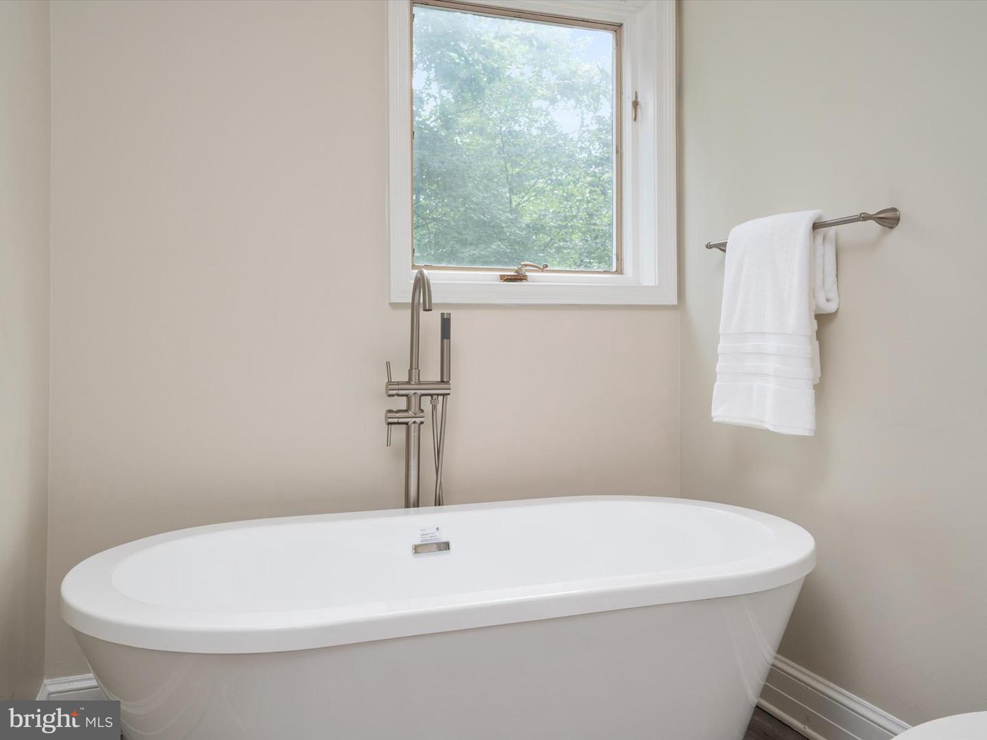 Annapolis, Maryland, 21401, United States, 5 Bedrooms Bedrooms, ,5 BathroomsBathrooms,Residential,For Sale,1895873