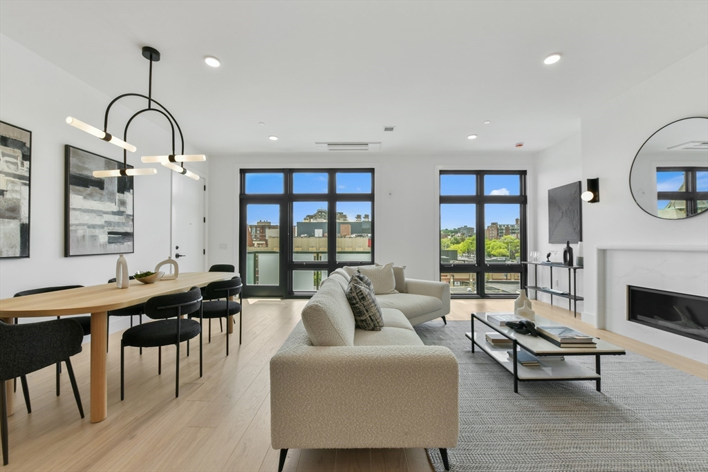 Brookline, Massachusetts, 02446, United States, 3 Bedrooms Bedrooms, ,4 BathroomsBathrooms,Residential,For Sale,1750126