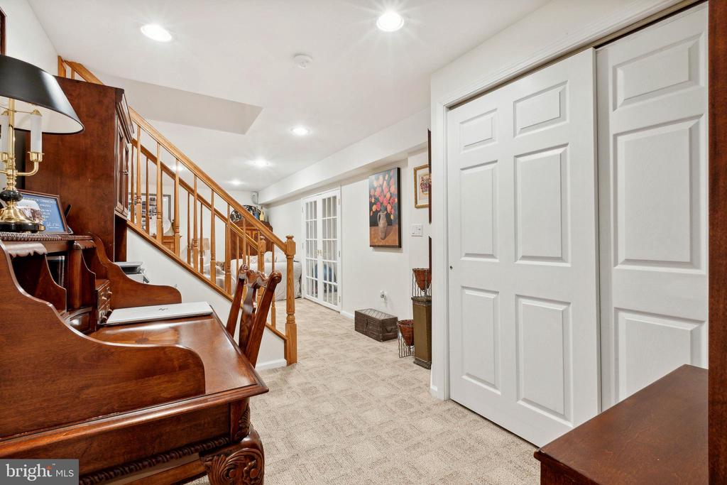 Colts Neck, New Jersey, 07722, United States, 4 Bedrooms Bedrooms, ,4 BathroomsBathrooms,Residential,For Sale,1792181