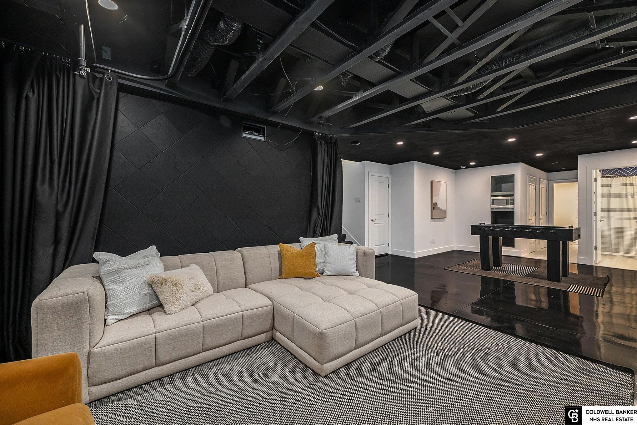 Bennington, Nebraska, 68007, United States, 6 Bedrooms Bedrooms, ,4 BathroomsBathrooms,Residential,For Sale,1969201