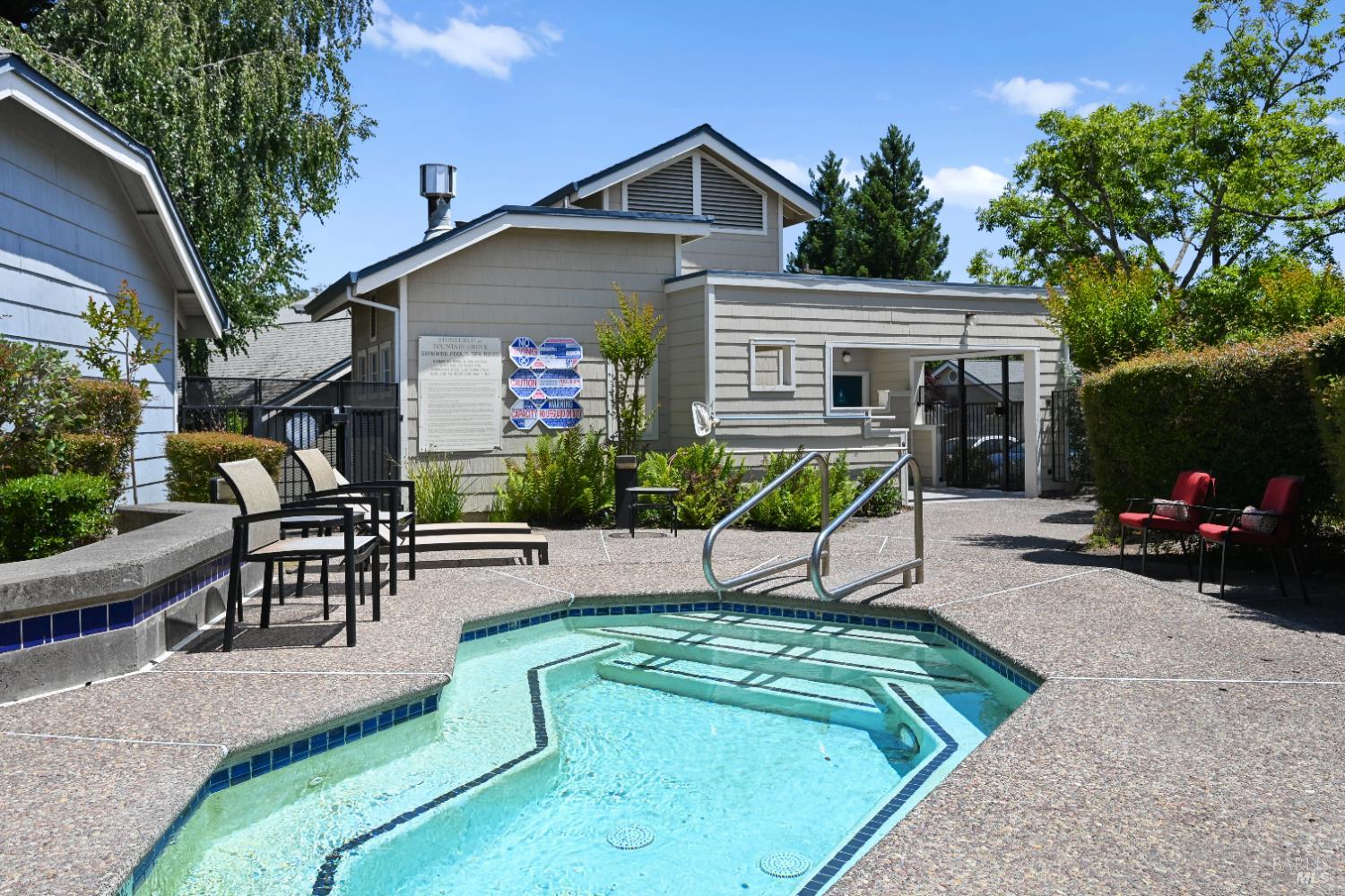 Santa Rosa, California, 95403, United States, 2 Bedrooms Bedrooms, ,3 BathroomsBathrooms,Residential,For Sale,1903513