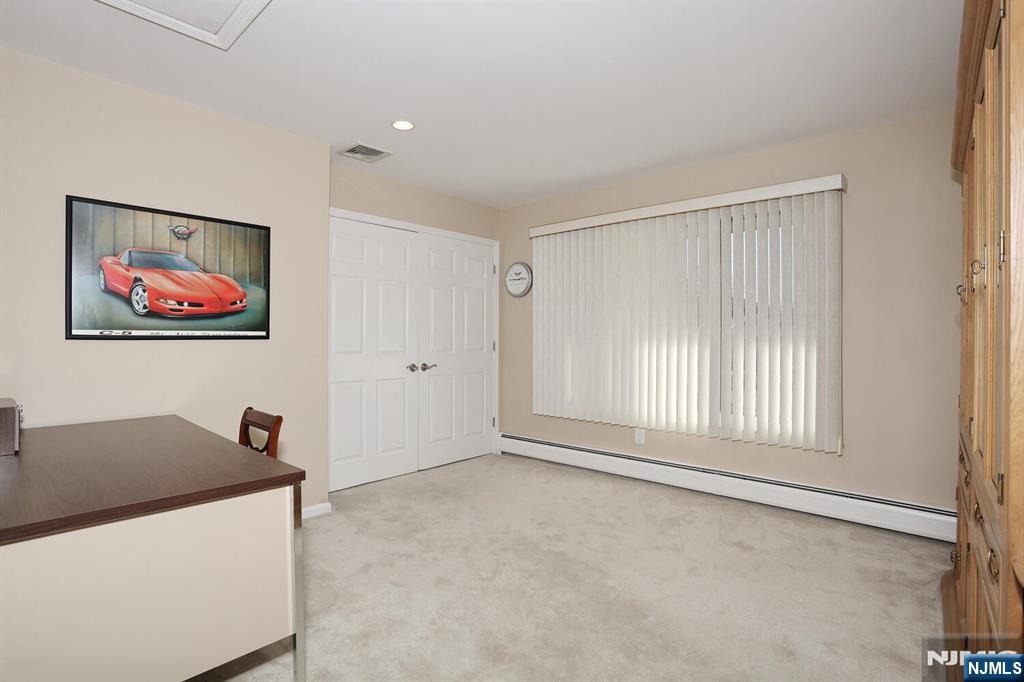 Paramus, New Jersey, 07652, United States, 5 Bedrooms Bedrooms, ,4 BathroomsBathrooms,Residential,For Sale,2001740