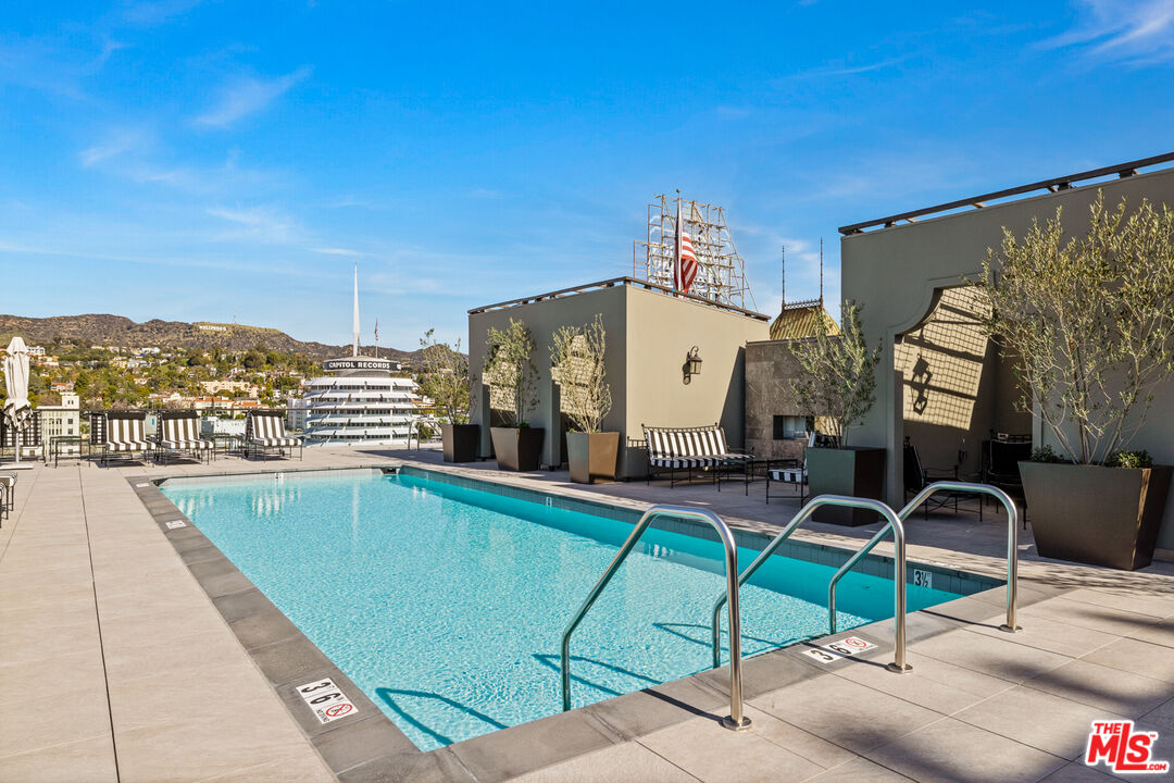 Los Angeles, California, 90028, United States, 2 Bedrooms Bedrooms, ,2 BathroomsBathrooms,Residential,For Sale,1827936