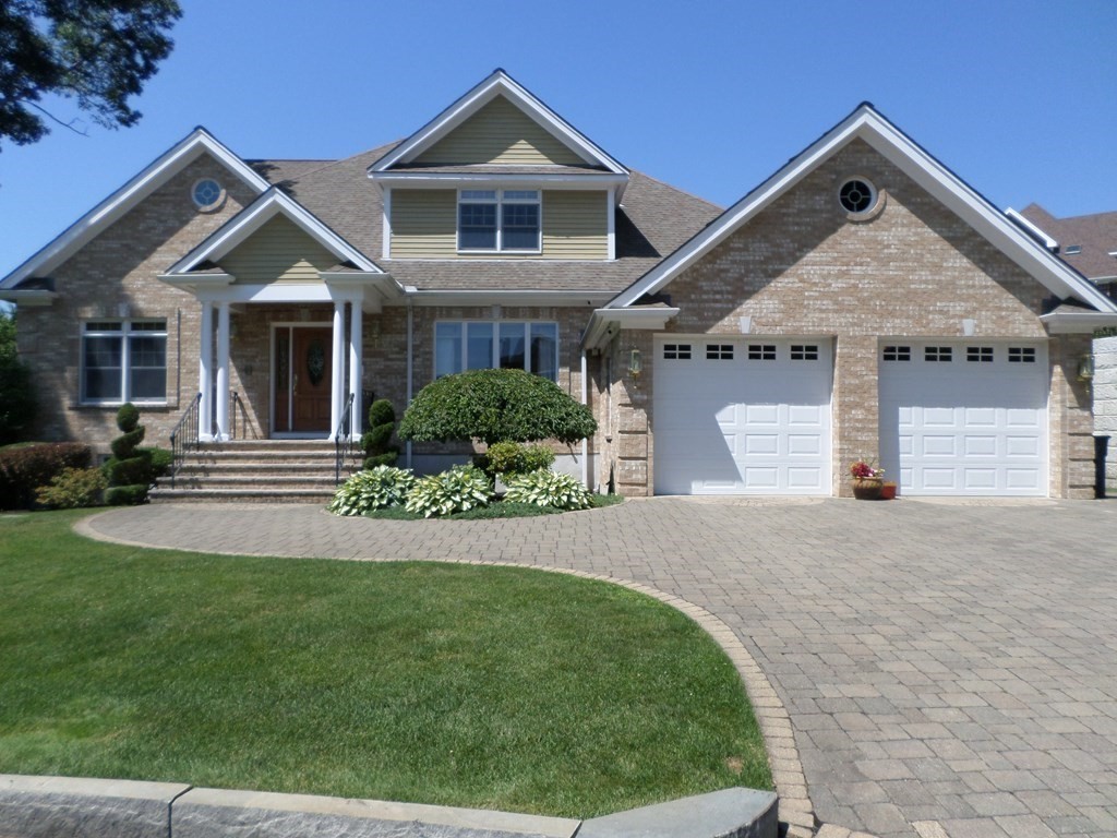 3 Twin Springs Dr Drive, Saugus, Massachusetts, 01906, United States, 5 Bedrooms Bedrooms, ,4 BathroomsBathrooms,Residential,For Sale,3 Twin Springs Dr Drive,1128926