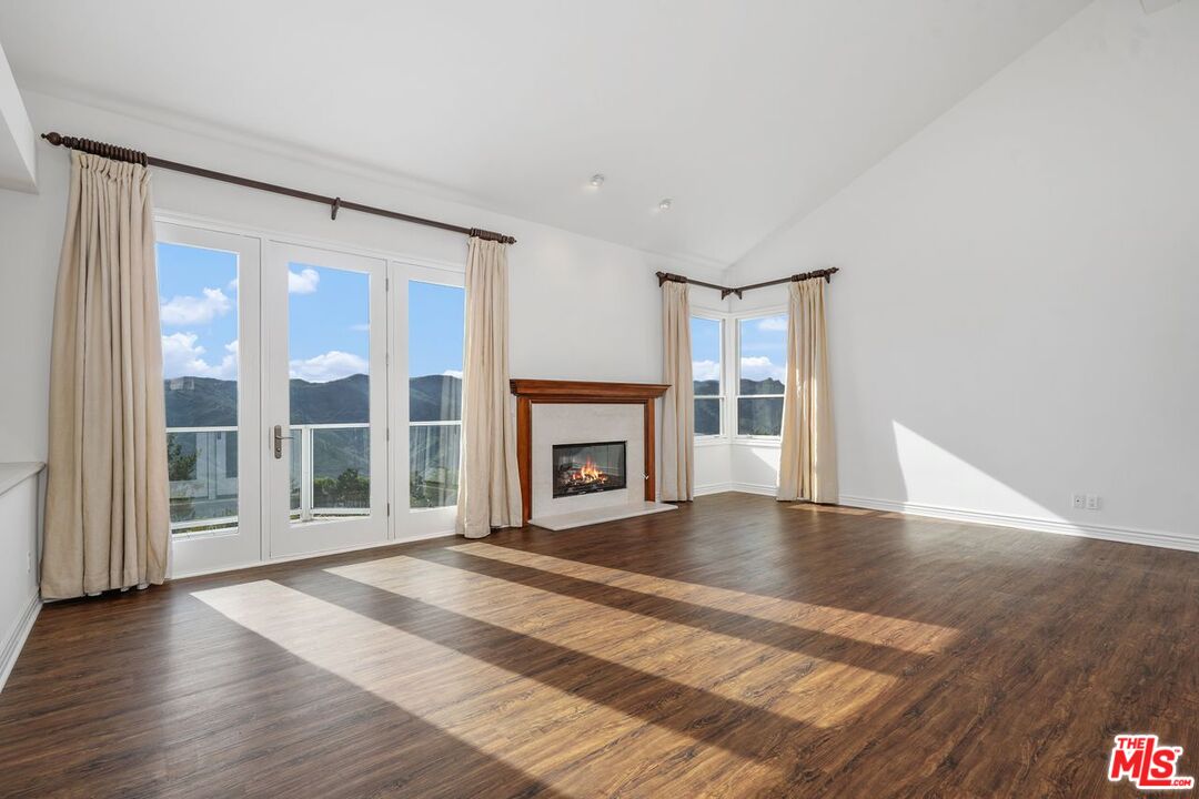 Pacific Palisades, California, 90272, United States, 2 Bedrooms Bedrooms, ,2 BathroomsBathrooms,Residential,For Sale,1991274