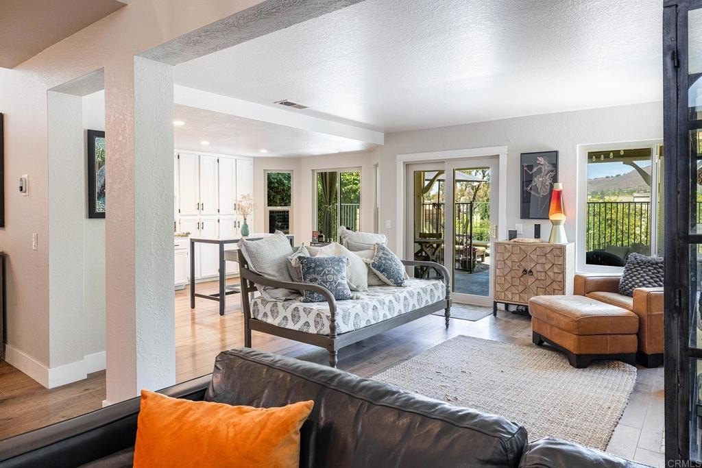 Simi Valley, California, 93065, United States, 3 Bedrooms Bedrooms, ,3 BathroomsBathrooms,Residential,For Sale,1883421
