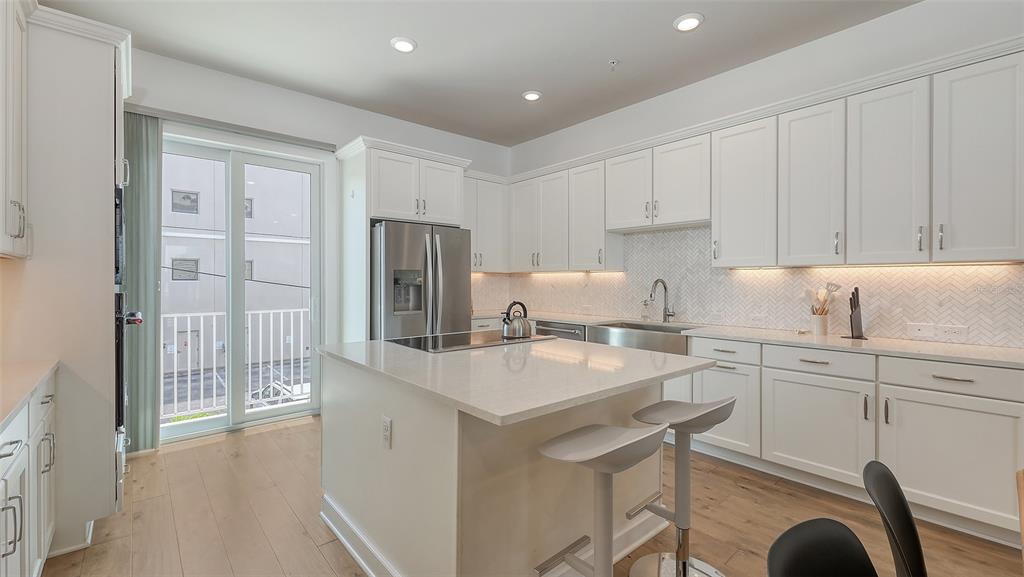 Sarasota, Florida, 34236, United States, 3 Bedrooms Bedrooms, ,4 BathroomsBathrooms,Residential,For Sale,1986560