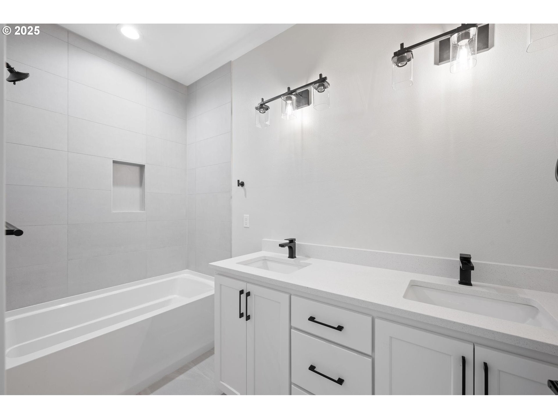 Tigard, Oregon, 97224, United States, 3 Bedrooms Bedrooms, ,2 BathroomsBathrooms,Residential,For Sale,1837175