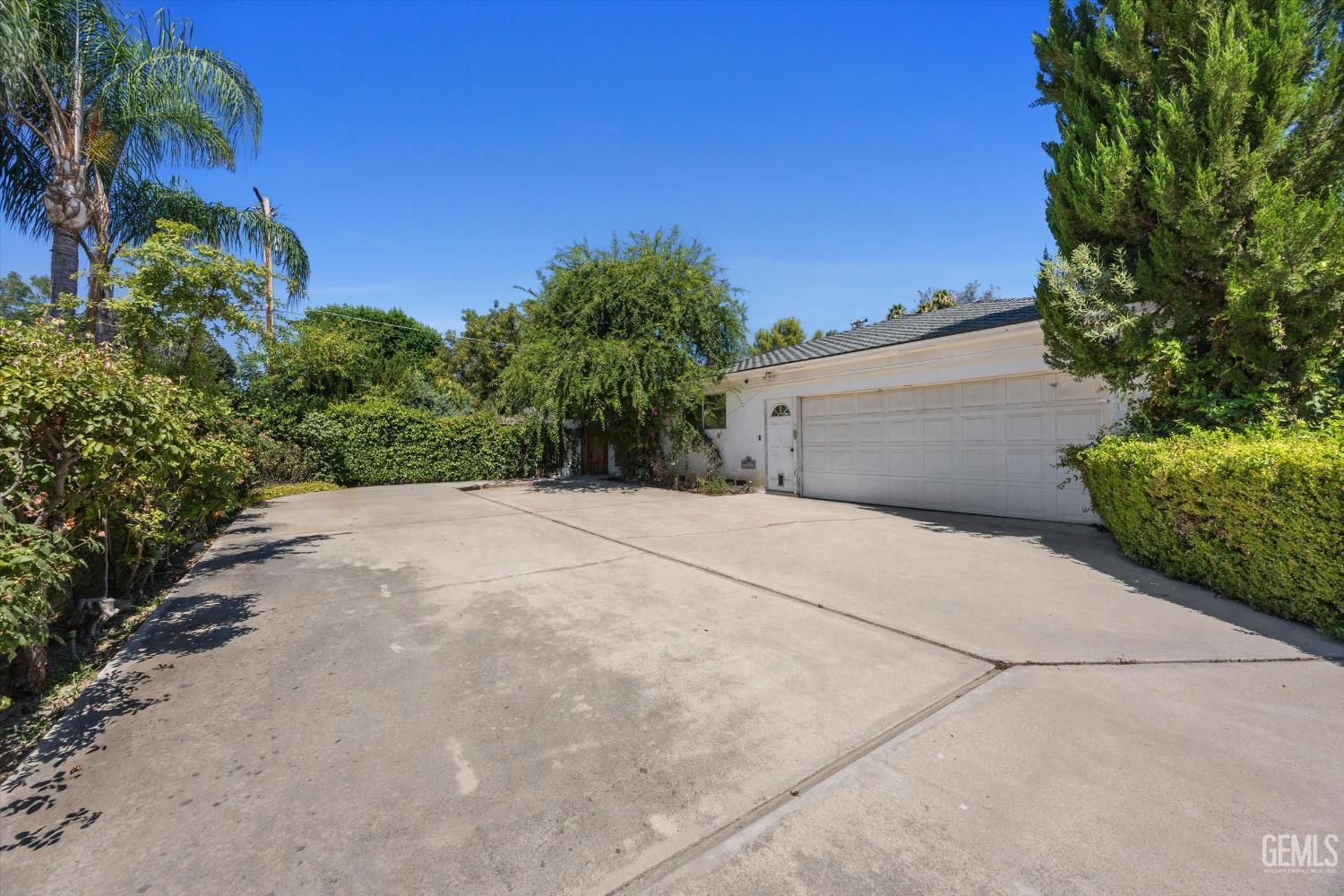 Shafter, California, 93263, United States, 5 Bedrooms Bedrooms, ,4 BathroomsBathrooms,Residential,For Sale,1896339