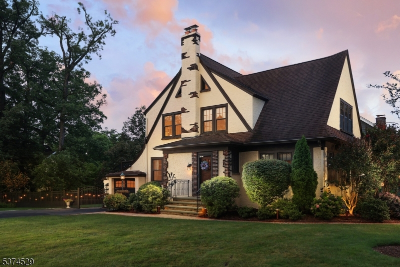 Westfield Town, New Jersey, 07090, United States, 3 Bedrooms Bedrooms, ,2 BathroomsBathrooms,Residential,For Sale,1940916