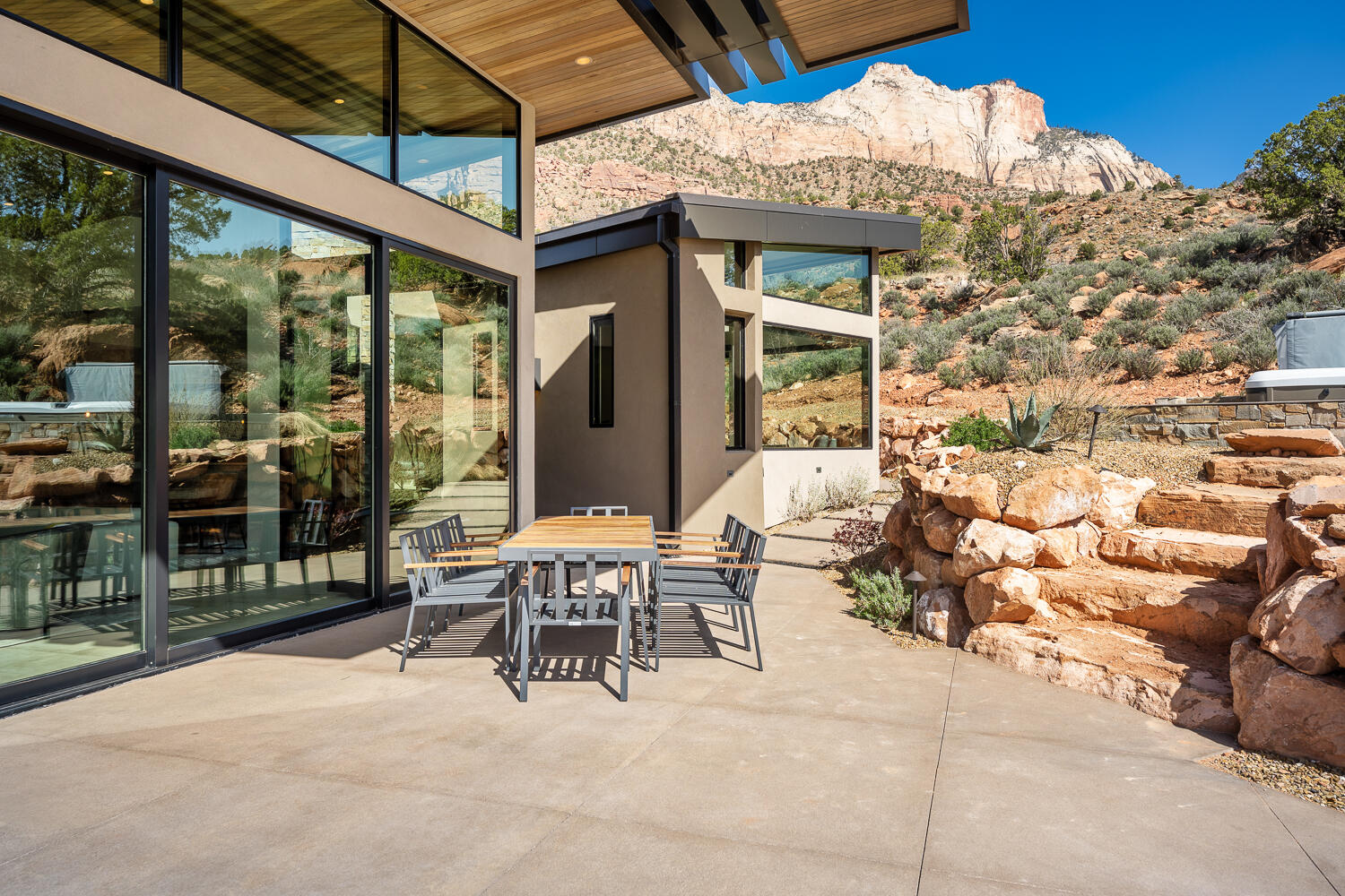 Springdale, Utah, 84767, United States, 4 Bedrooms Bedrooms, ,Residential,For Sale,1991496