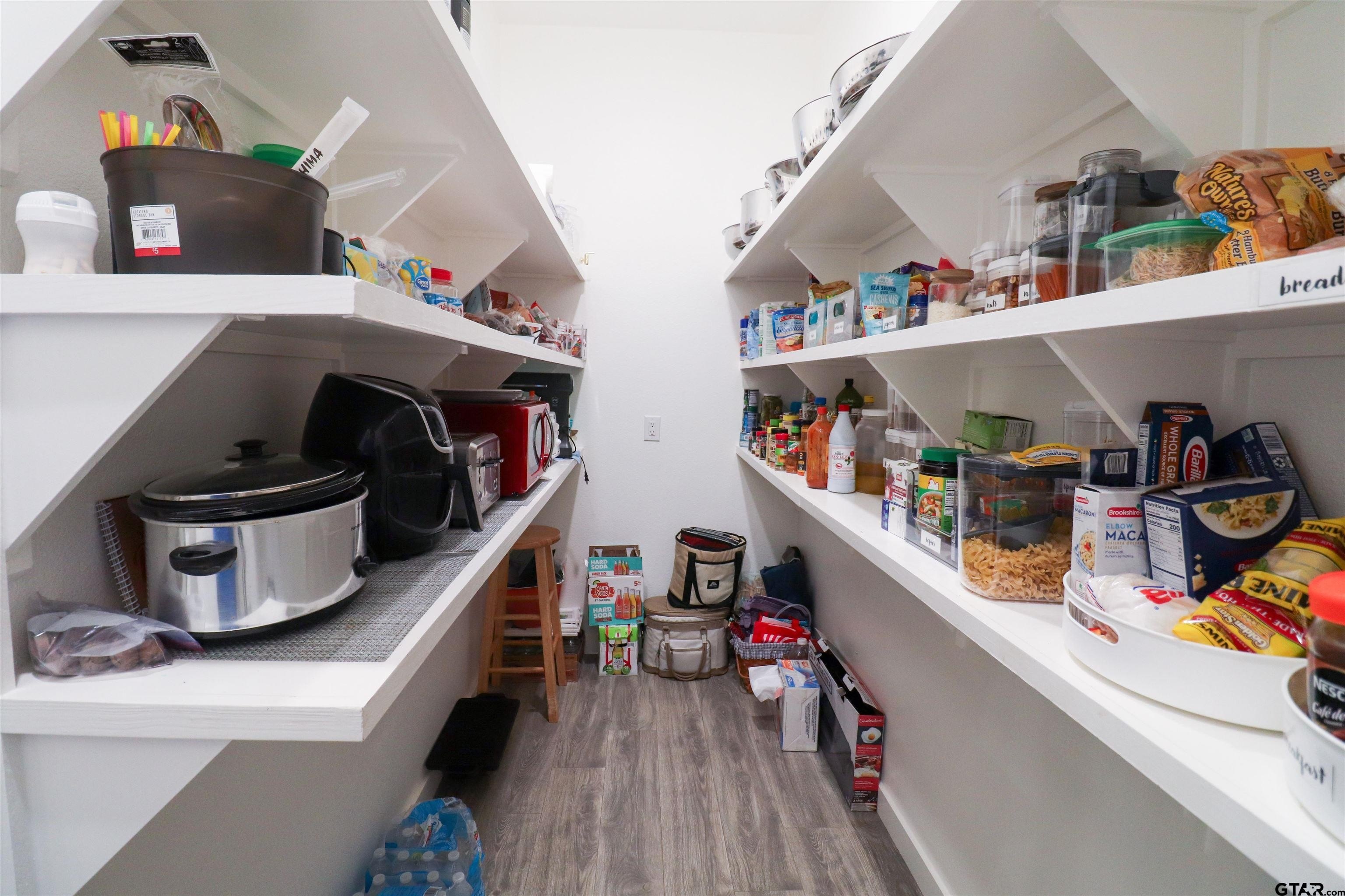 Pittsburg, Texas, 75686, United States, 4 Bedrooms Bedrooms, ,3 BathroomsBathrooms,Residential,For Sale,1943296