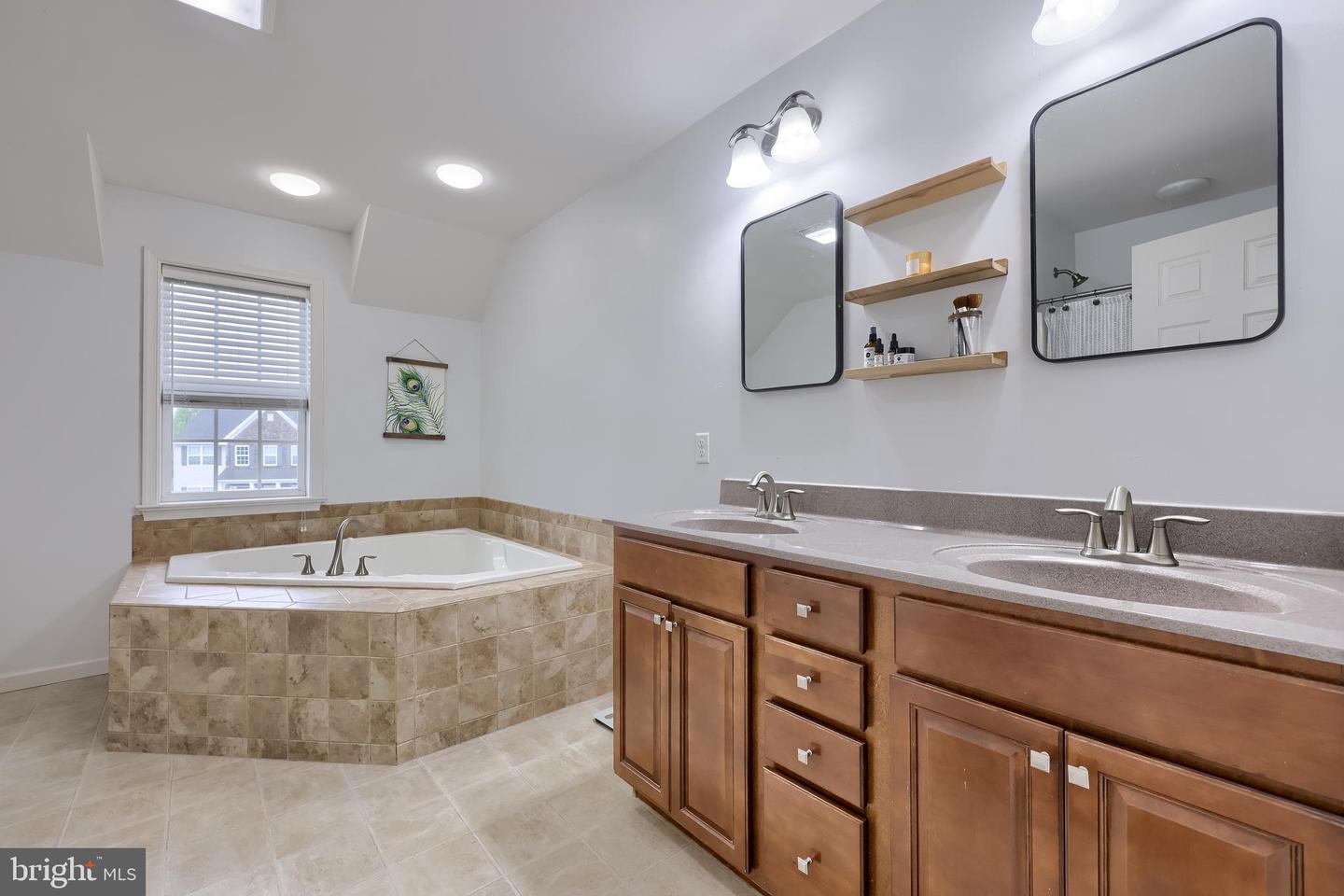 Palmyra, Pennsylvania, 17078, United States, 5 Bedrooms Bedrooms, ,3 BathroomsBathrooms,Residential,For Sale,1827180