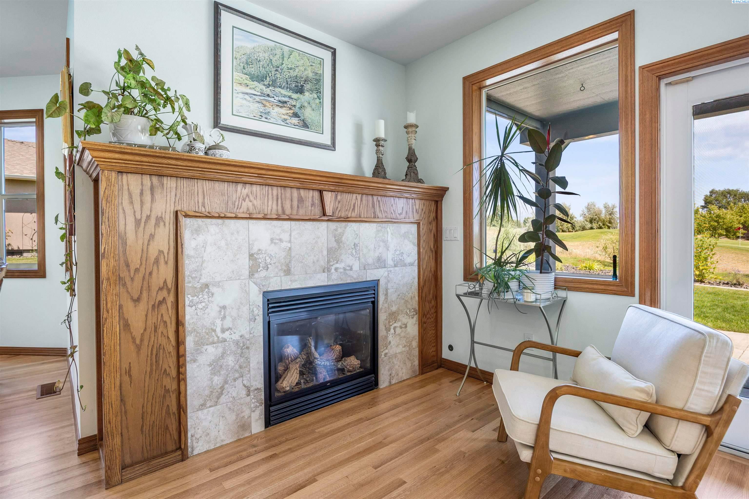 Richland, Washington, 99354, United States, 4 Bedrooms Bedrooms, ,3 BathroomsBathrooms,Residential,For Sale,1998079