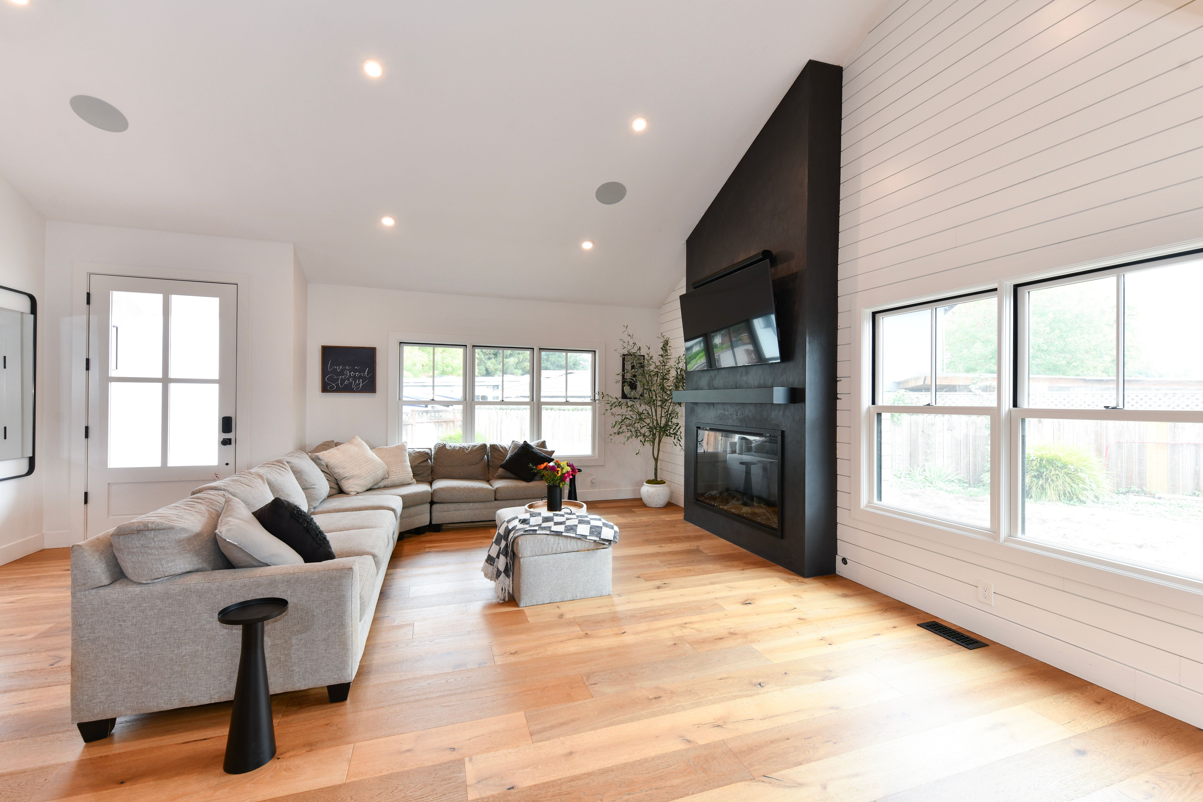  Modern Farm-Style Browns Valley Home - 物件實景
