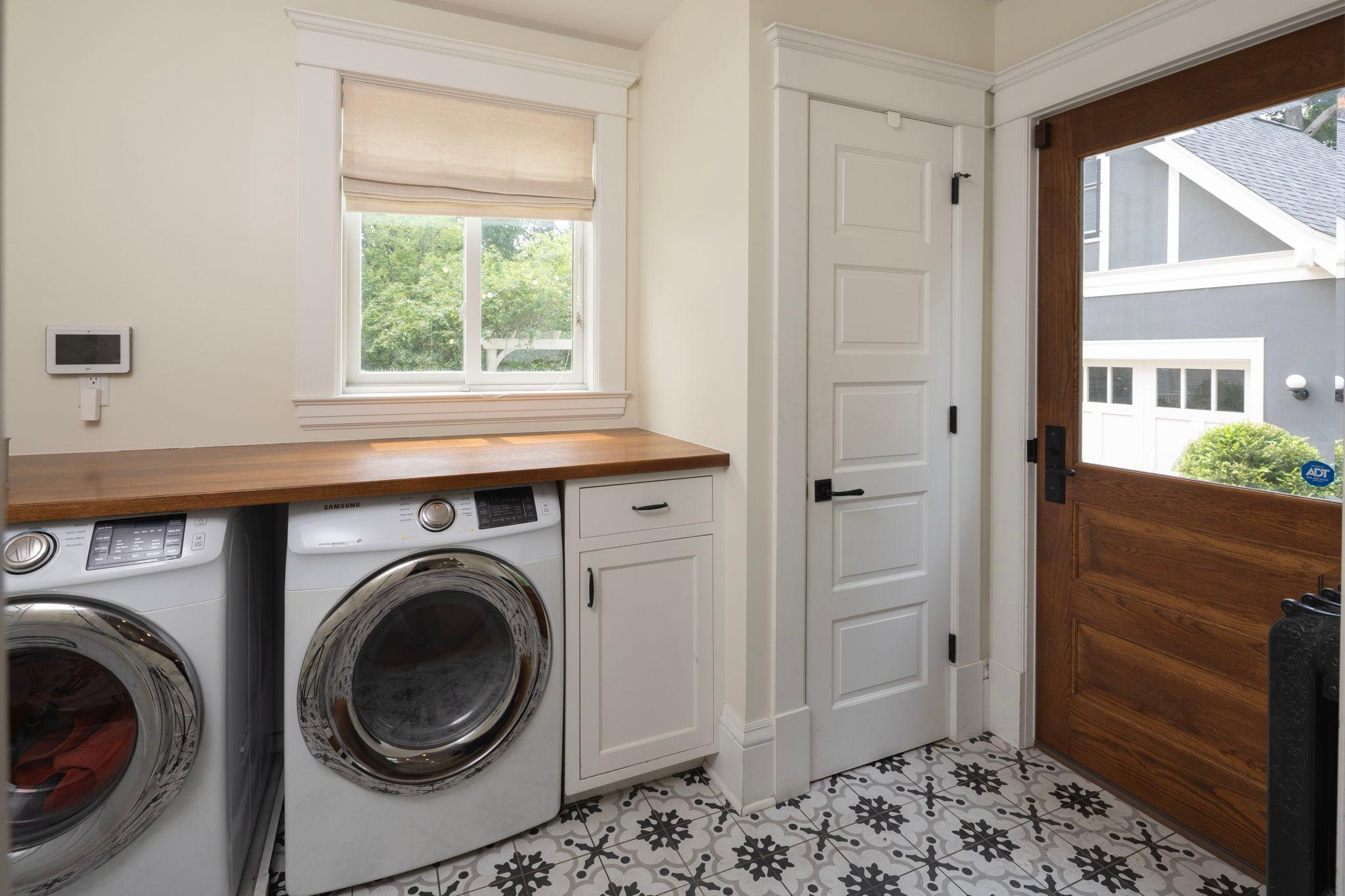 Minneapolis, Minnesota, 55403, United States, 3 Bedrooms Bedrooms, ,2 BathroomsBathrooms,Residential,For Sale,1901965