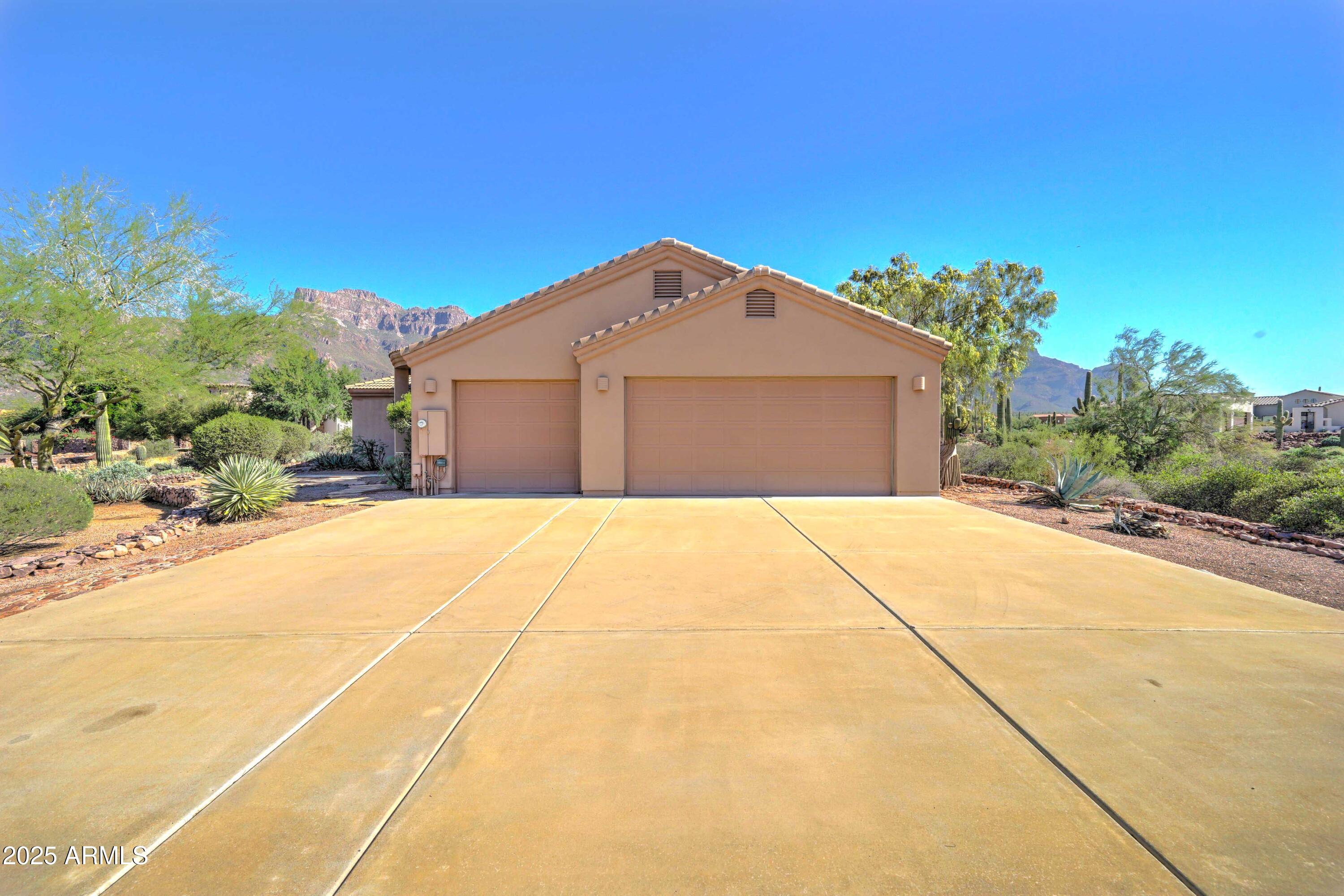 Gold Canyon, Arizona, 85119, United States, 3 Bedrooms Bedrooms, ,2 BathroomsBathrooms,Residential,For Sale,1992820