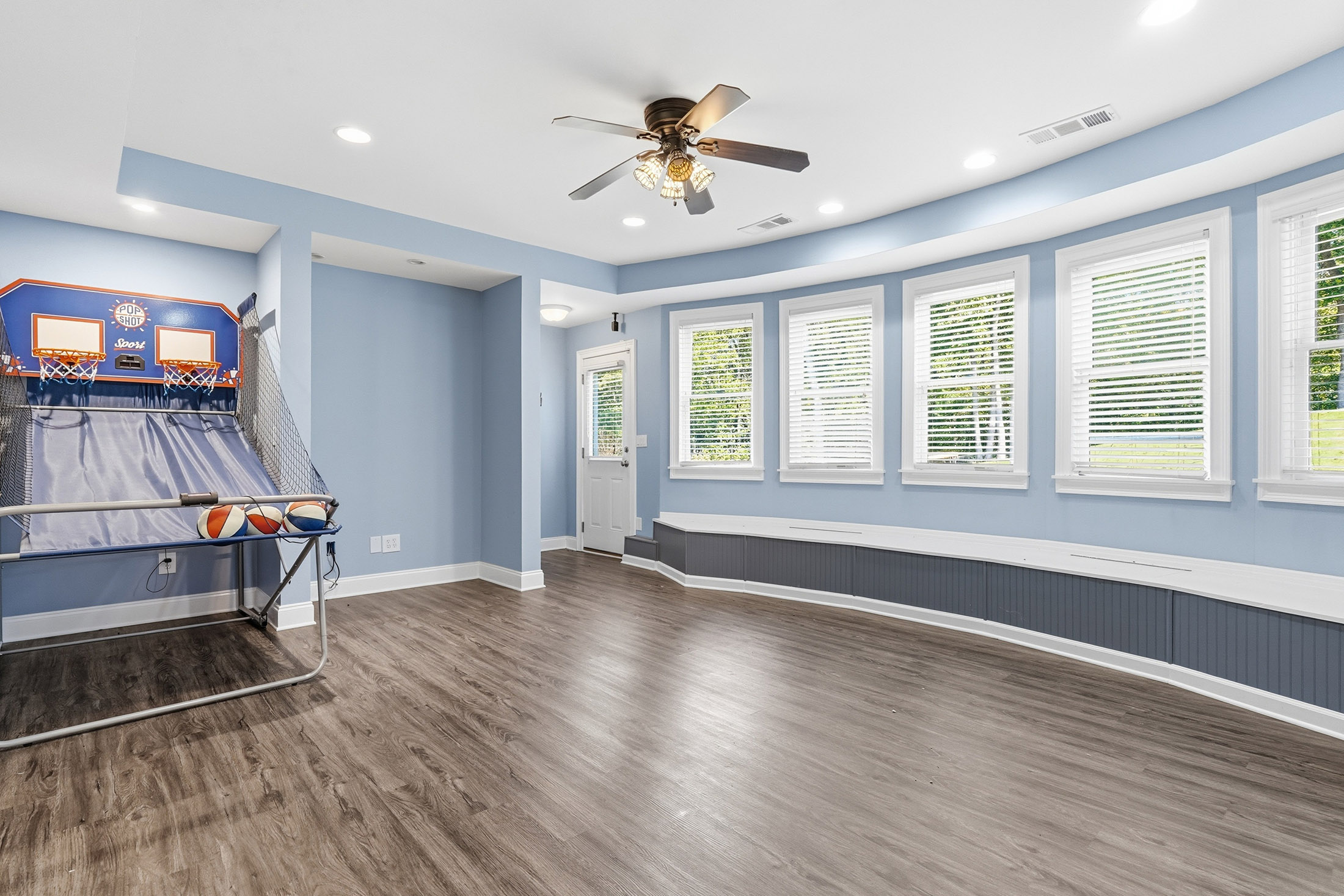  Beautifully Appointed Home in Sought-After Woodmont - 物件實景
