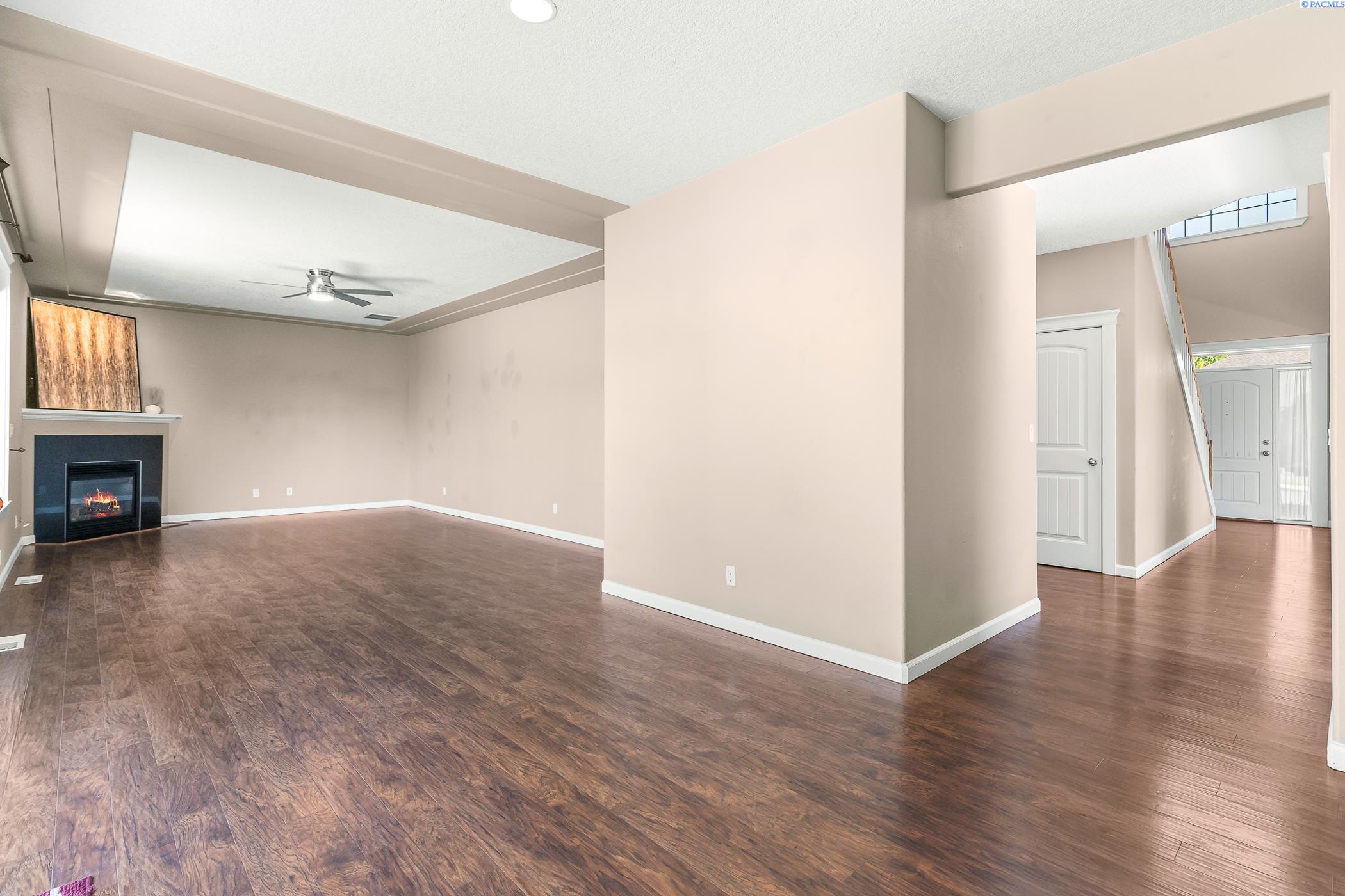 Richland, Washington, 99354, United States, 5 Bedrooms Bedrooms, ,2 BathroomsBathrooms,Residential,For Sale,1925310