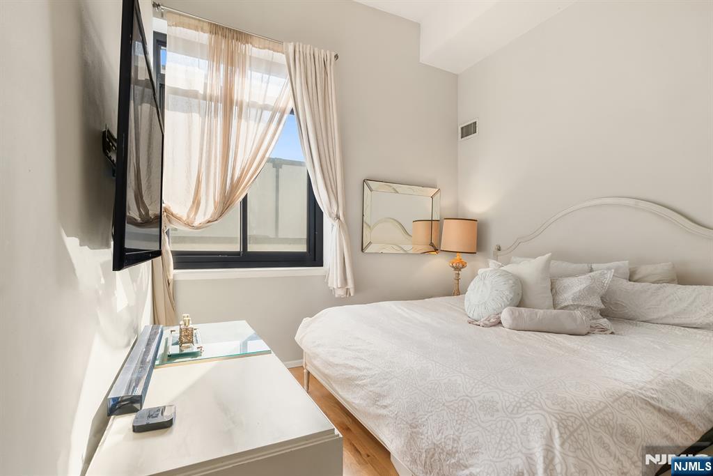Weehawken, New Jersey, 07086, United States, 2 Bedrooms Bedrooms, ,2 BathroomsBathrooms,Residential,For Sale,1840362