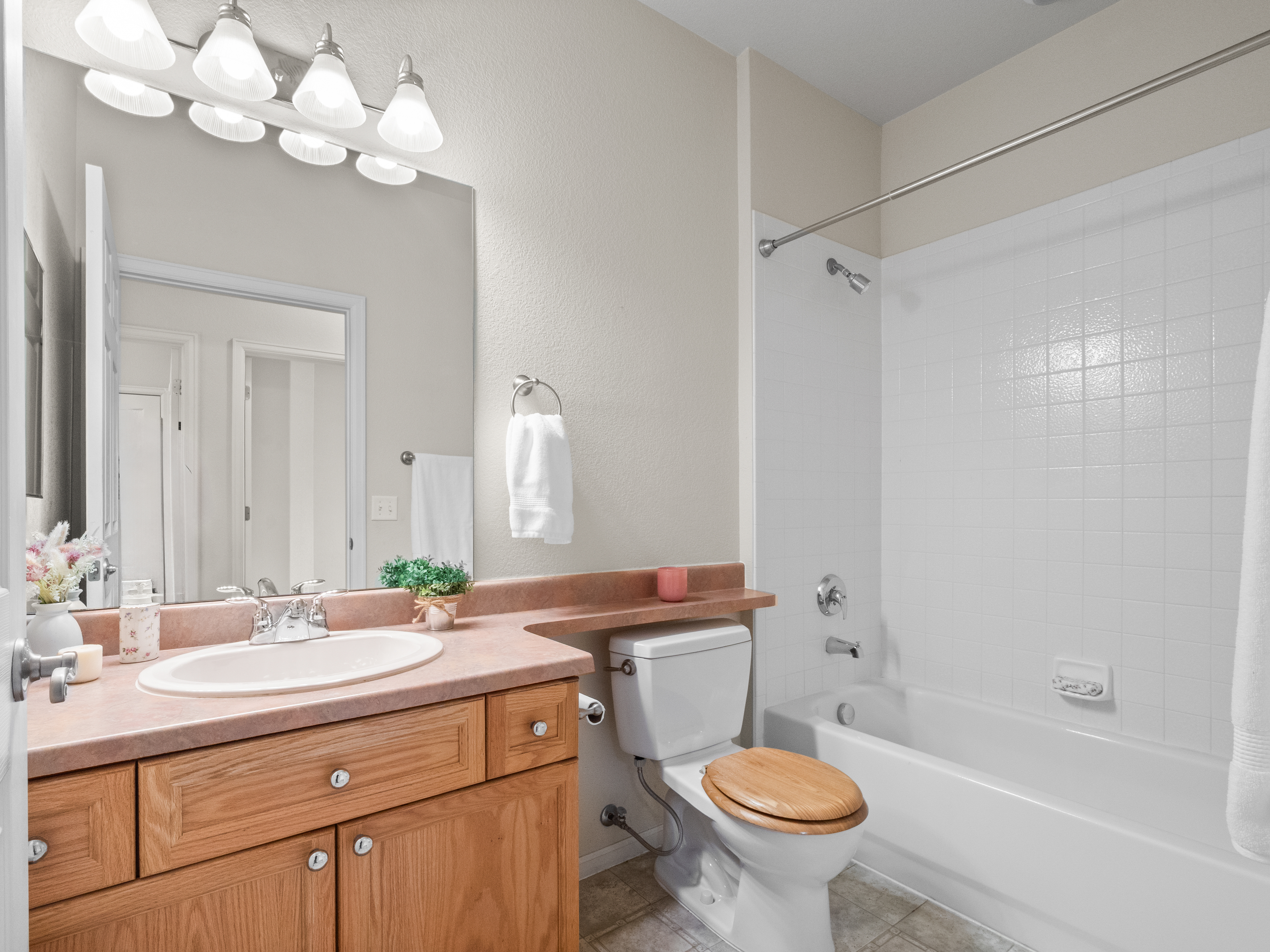  2240 S Vaughn Way, Aurora, CO, 80014 - 物件實景