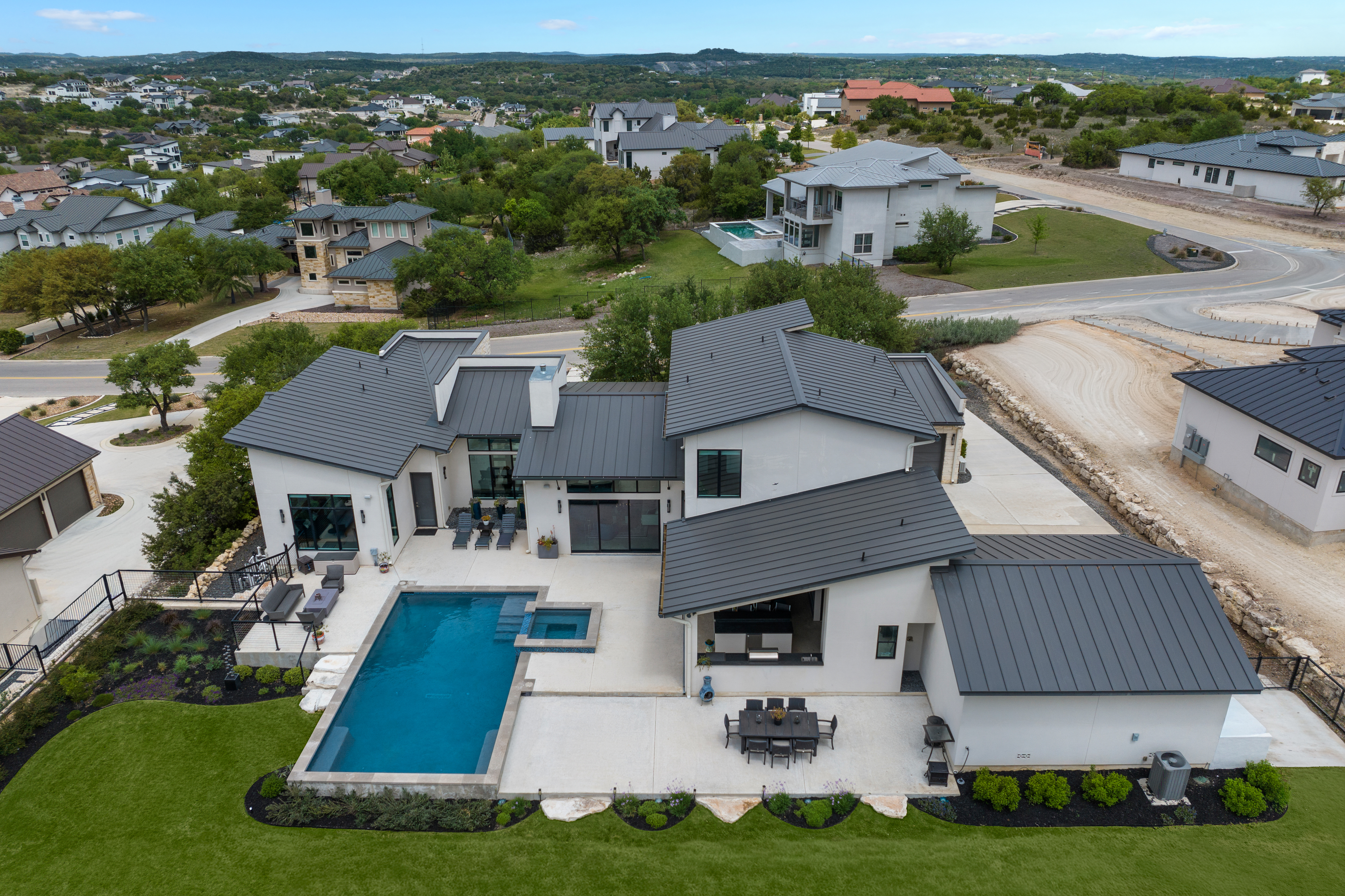  Custom Contemporary with Designer Finishes - 物件實景